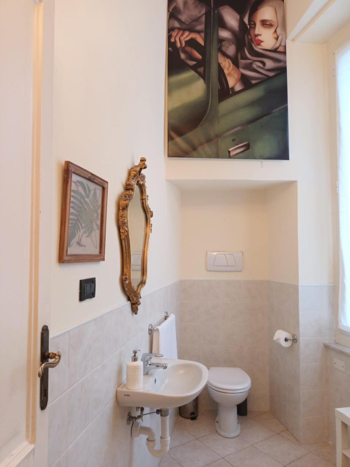 Double Room with Private Bathroom - Photo 6