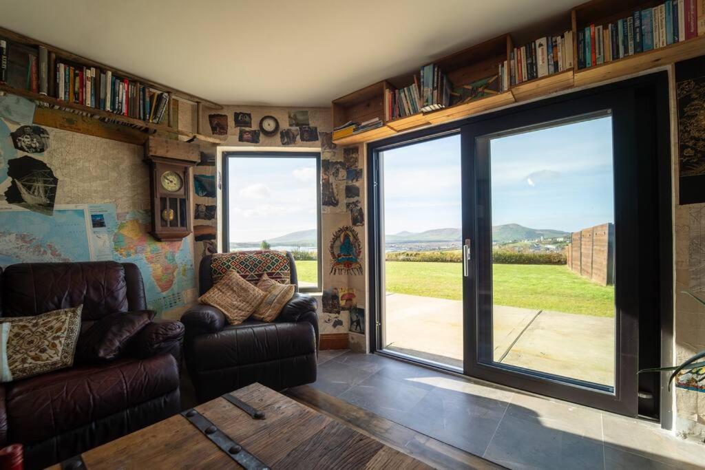 Five-Bedroom House photo 2