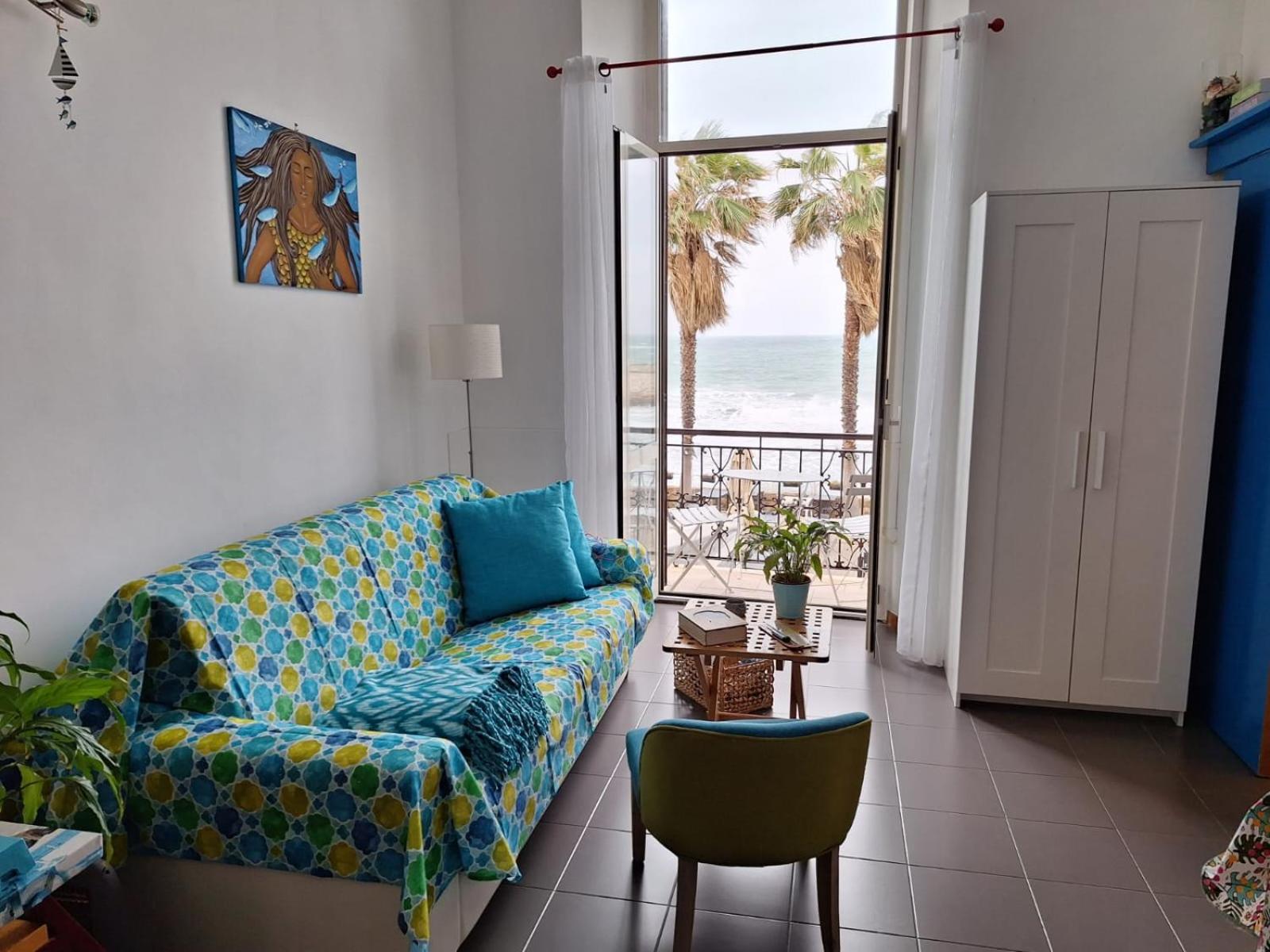 Apartment with Sea View - Photo 4