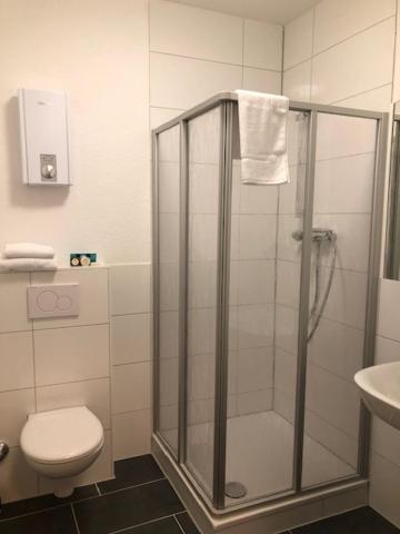 Twin Room with Private Bathroom photo 3