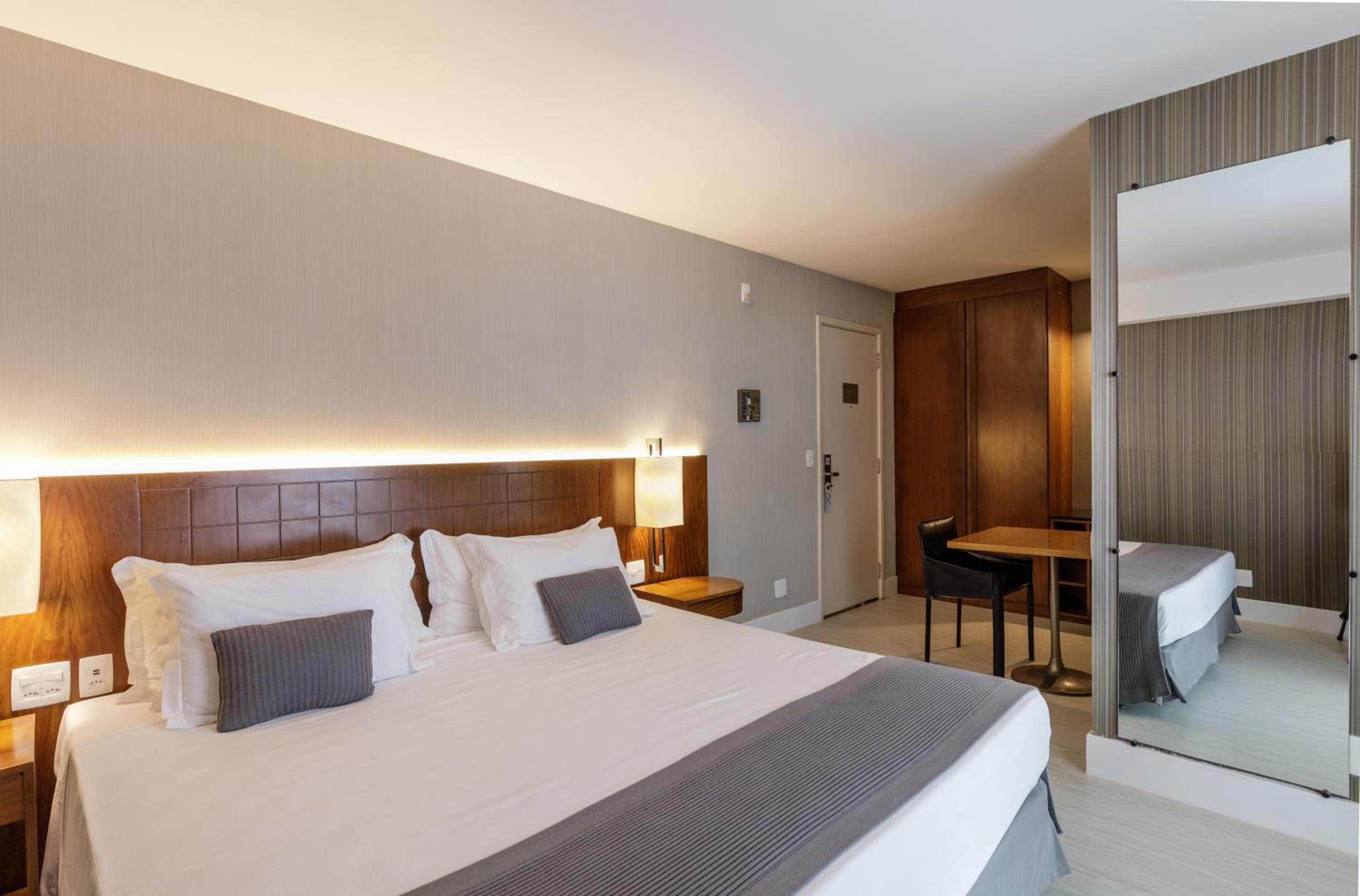 Luxury Double Room with Street View - Photo 2