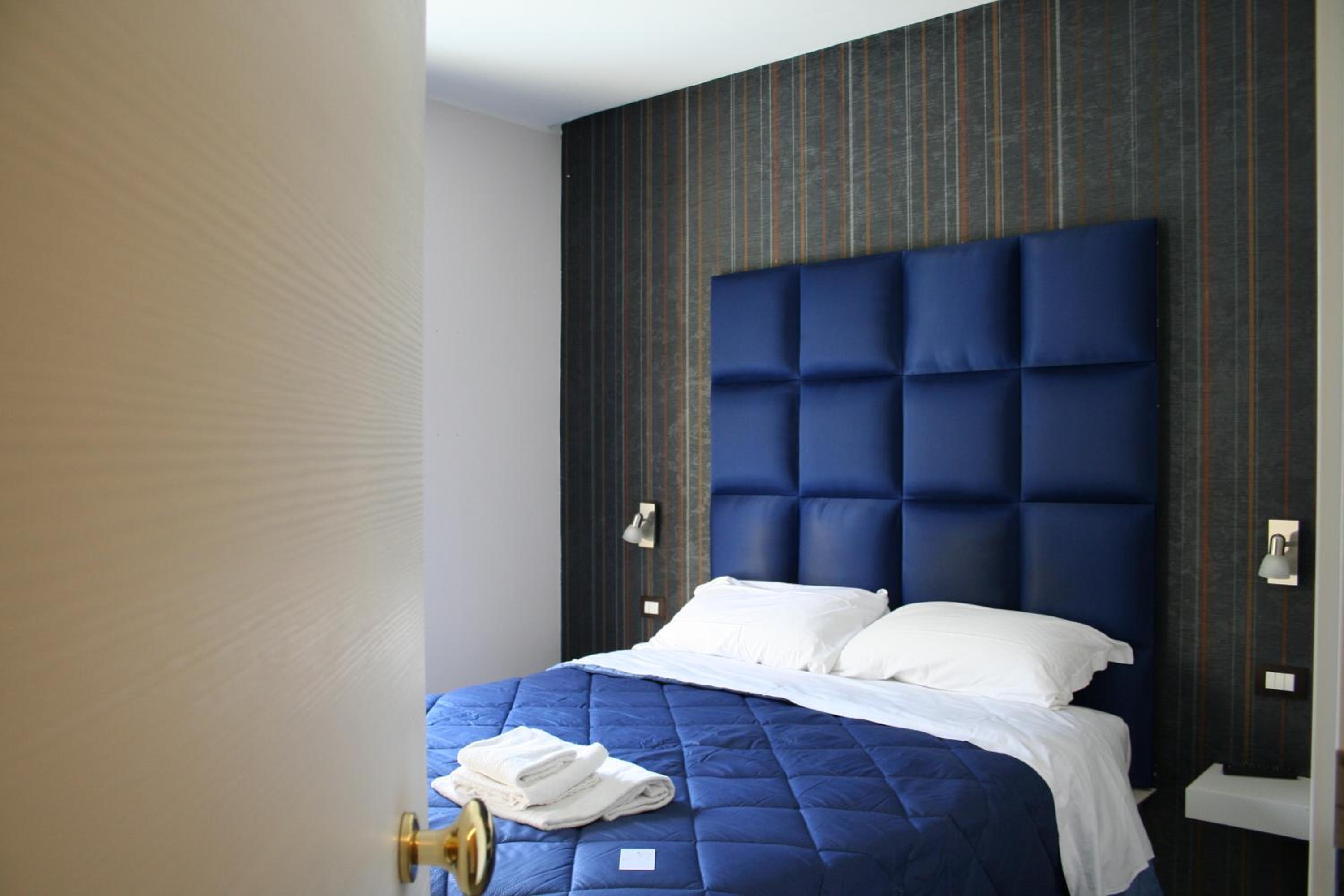 Double Room - Photo 8