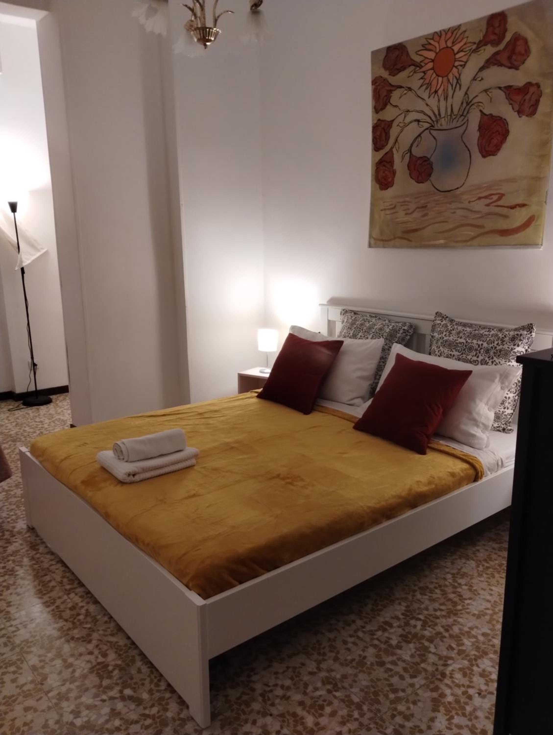 One-Bedroom Apartment photo 1