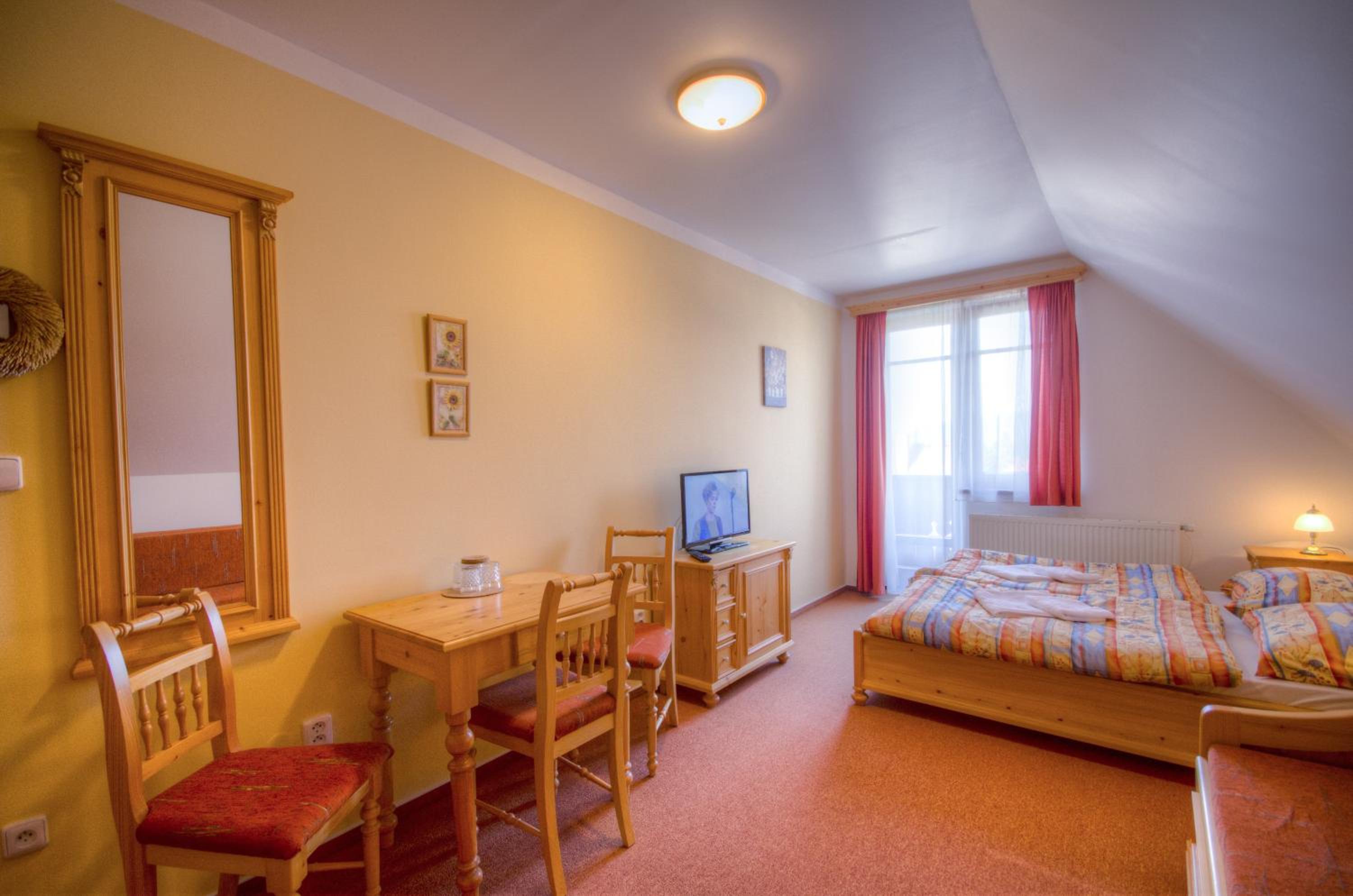 Quadruple Room with Balcony photo 3