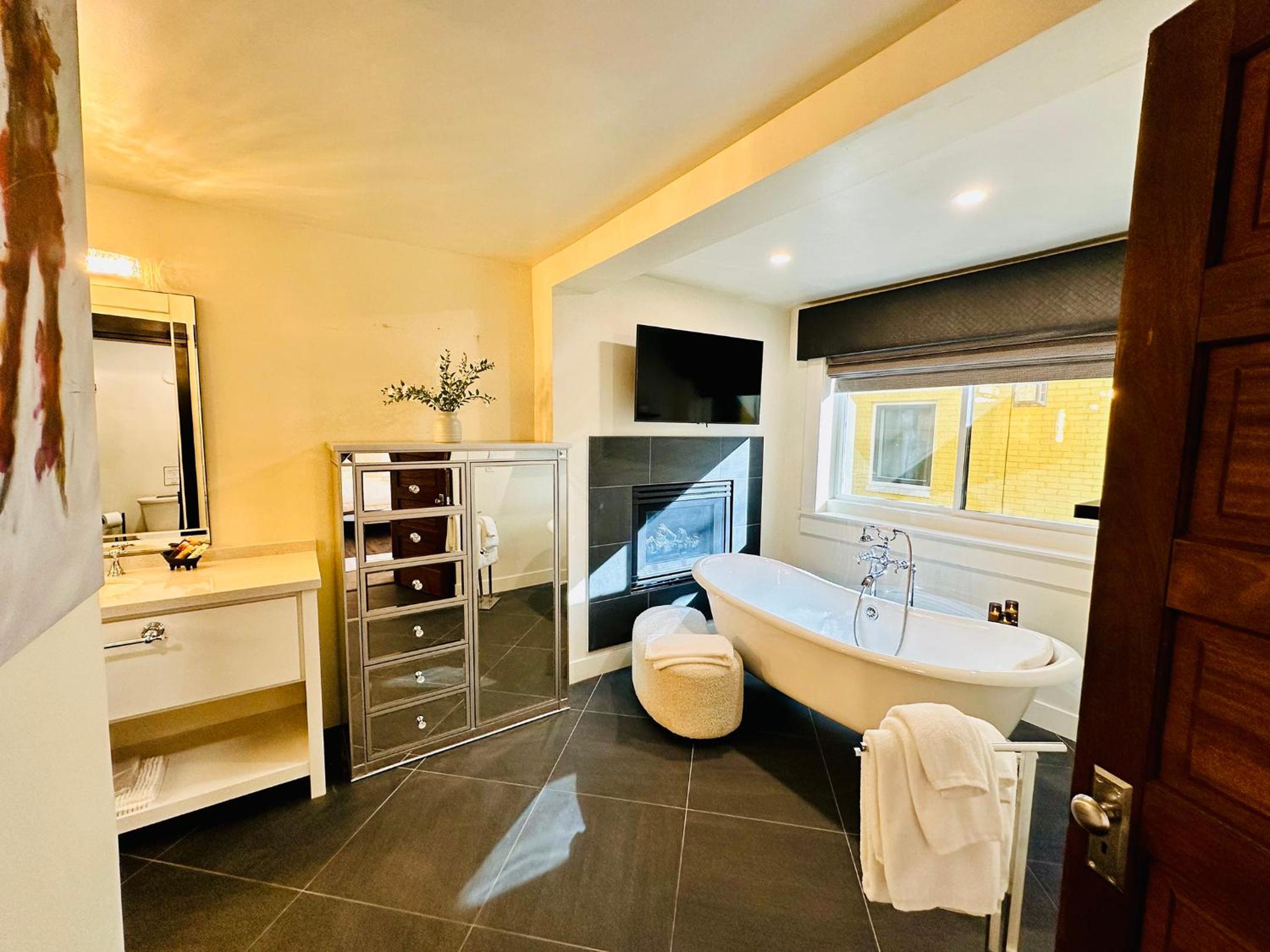 Deluxe Quadruple Room - Photo 14