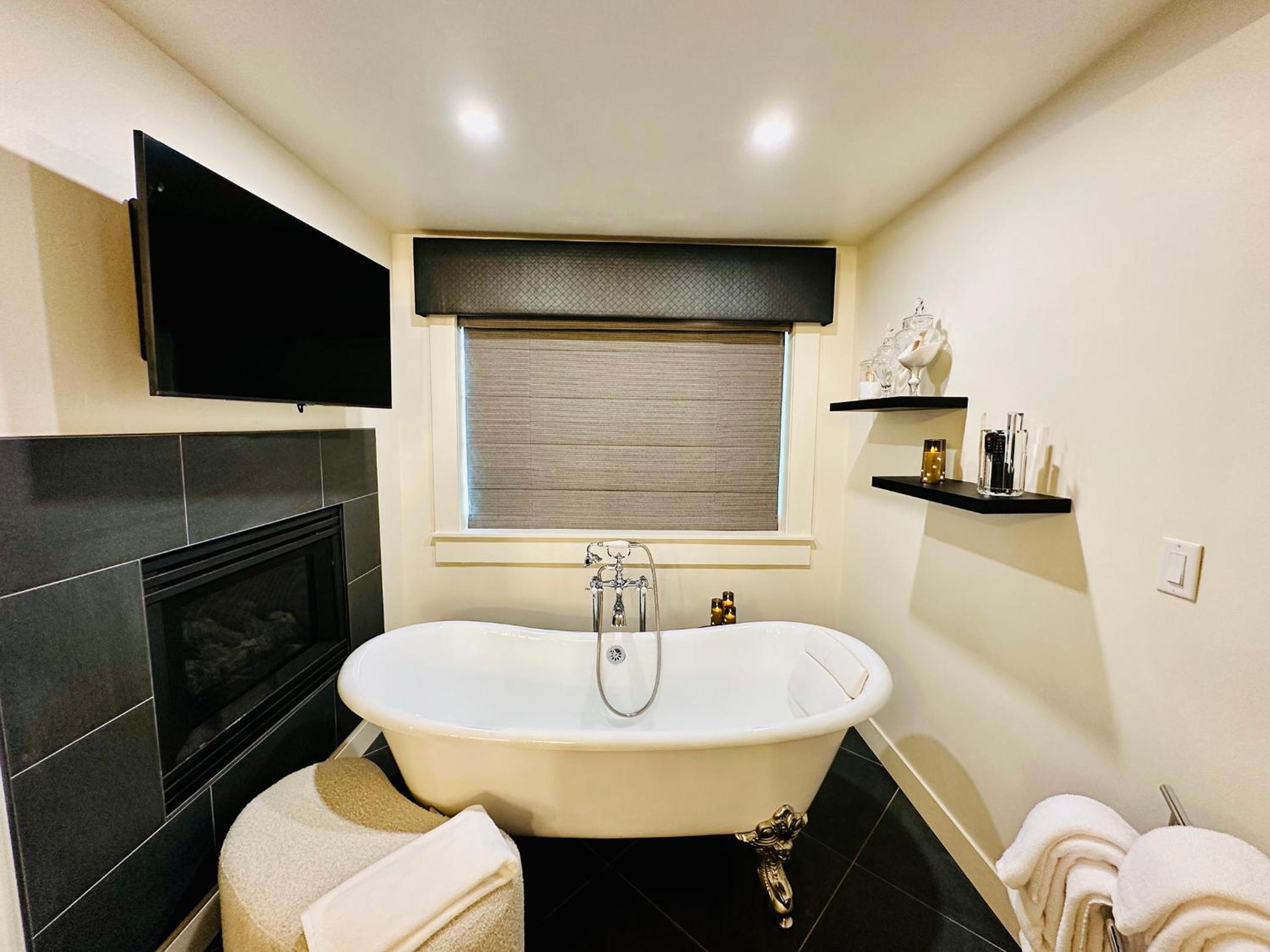 Deluxe Quadruple Room - Photo 6