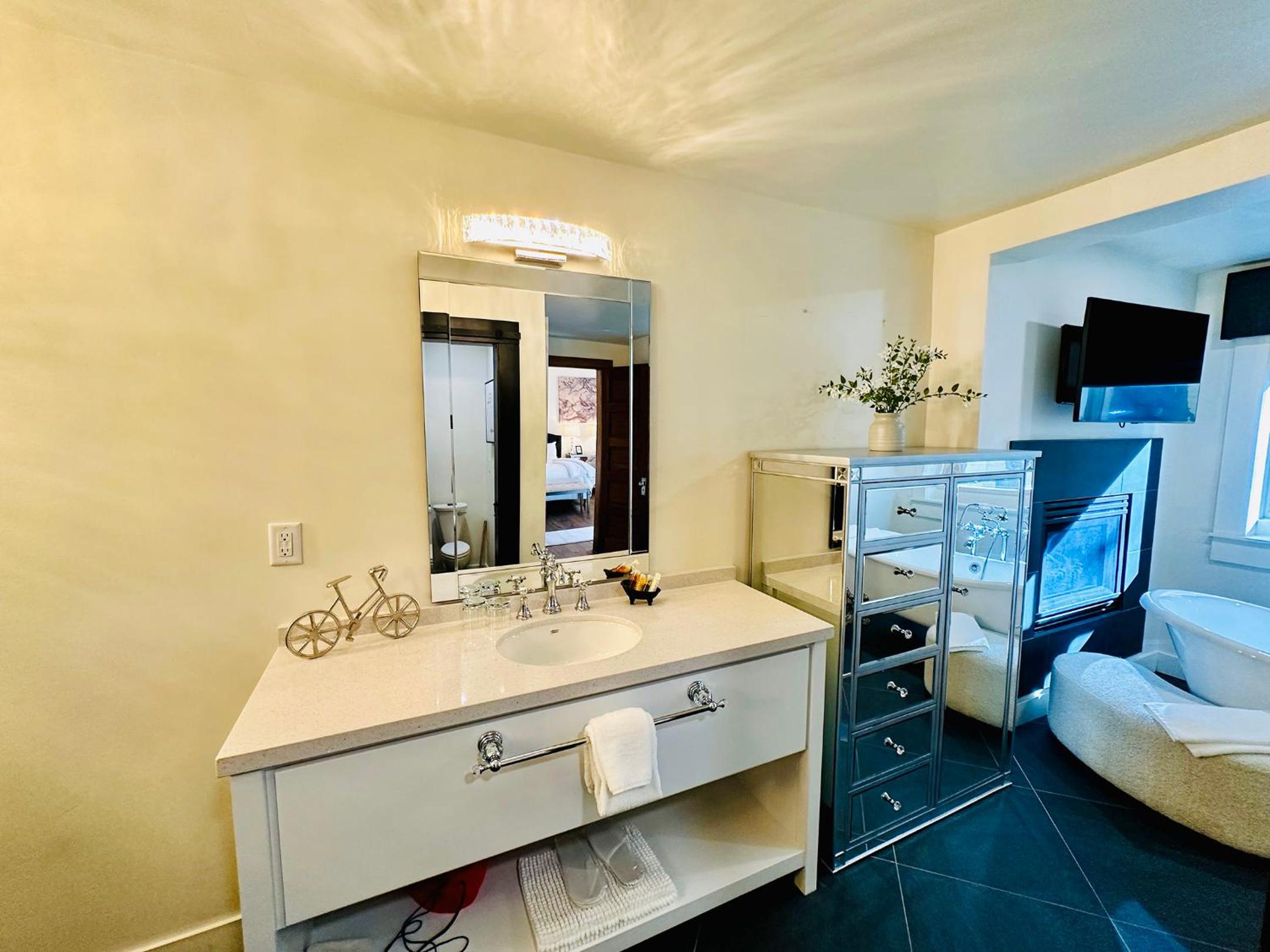 Deluxe Quadruple Room - Photo 12