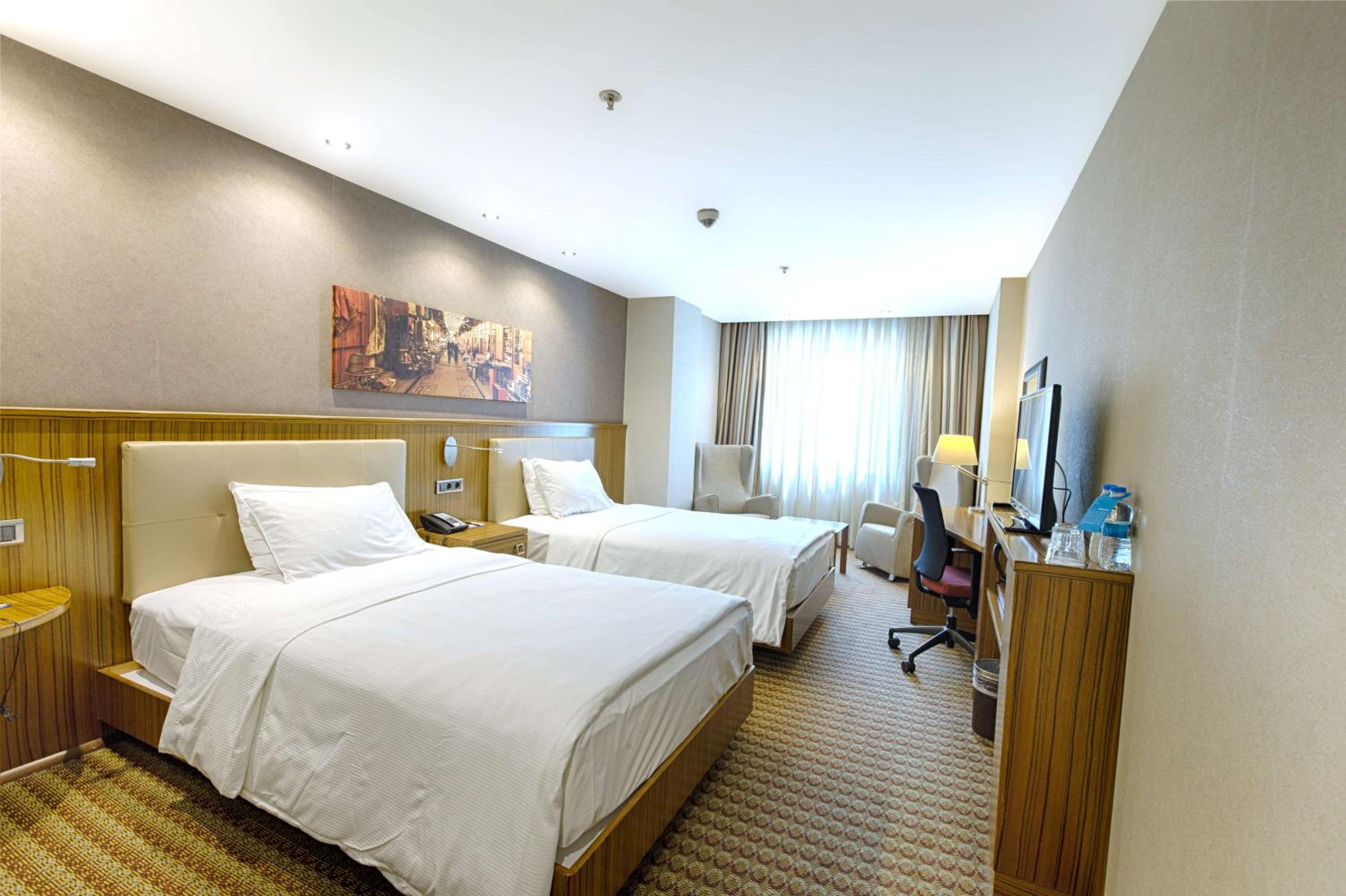 Twin Room - Non-Smoking - Photo 2