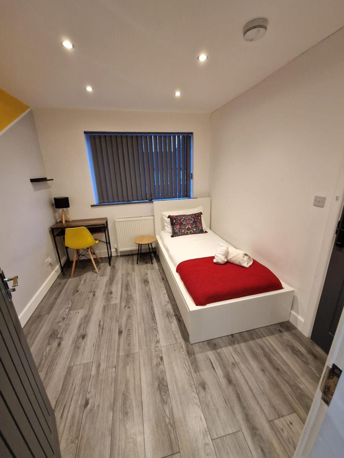 Single Room with Private Bathroom photo 1