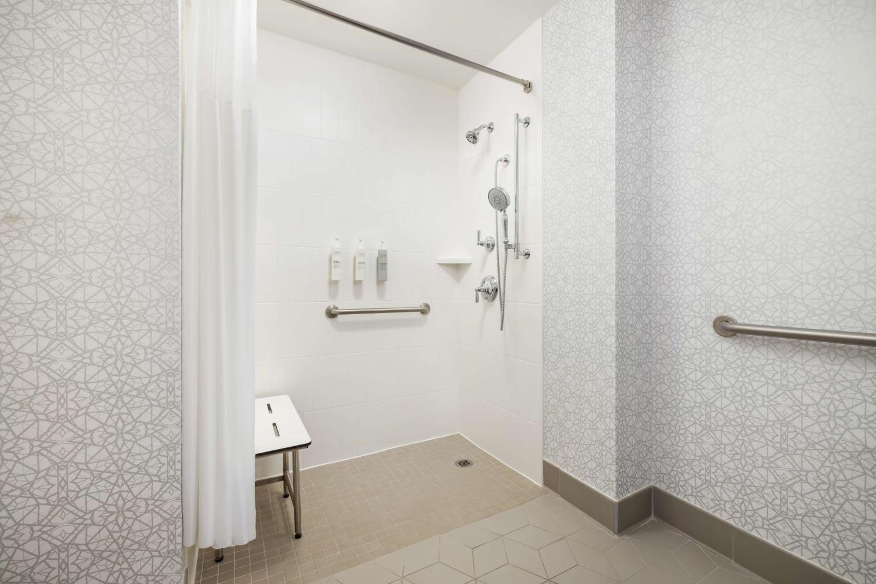 King Room with Roll-In Shower - Mobility Access/Non-Smoking
