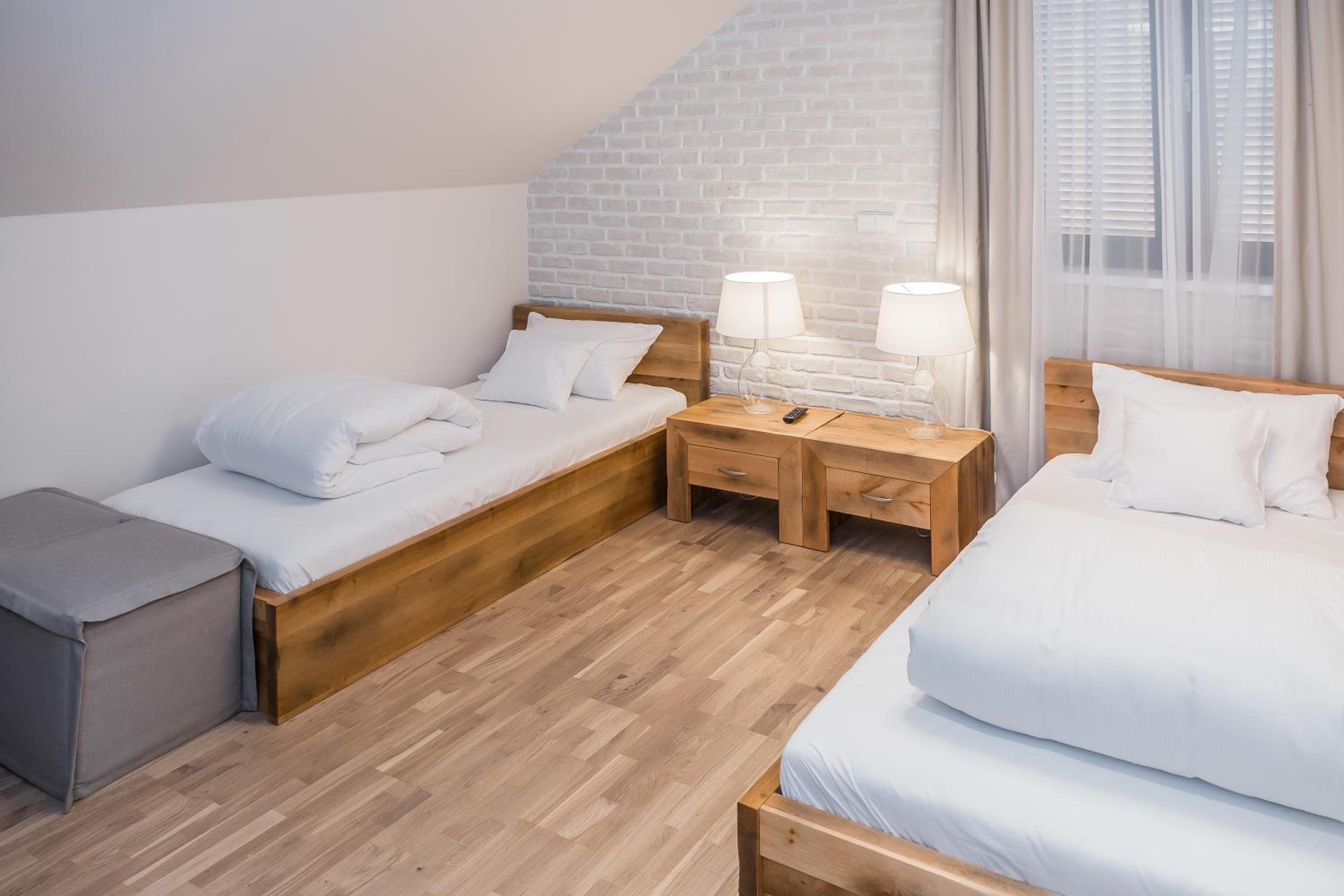 Standard Twin Room - Photo 3