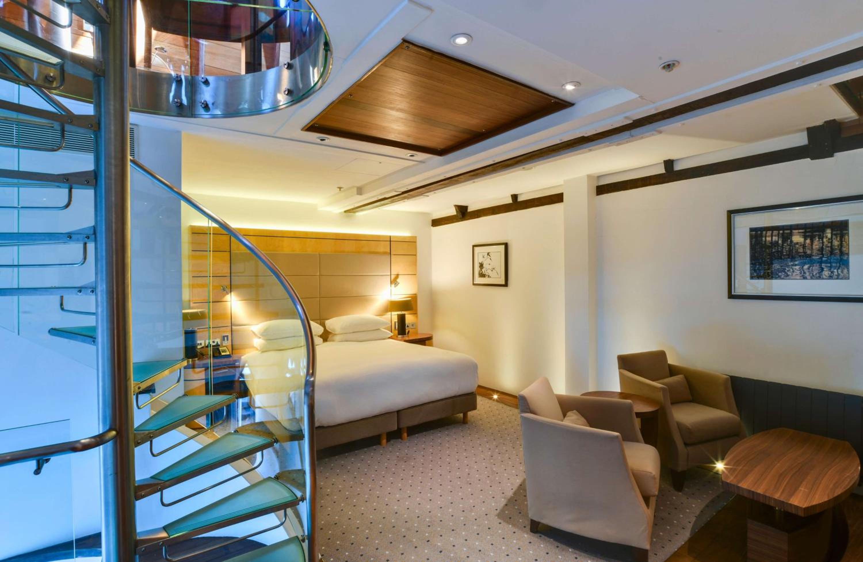 Tower Suite with Lounge Access thumbnail 5