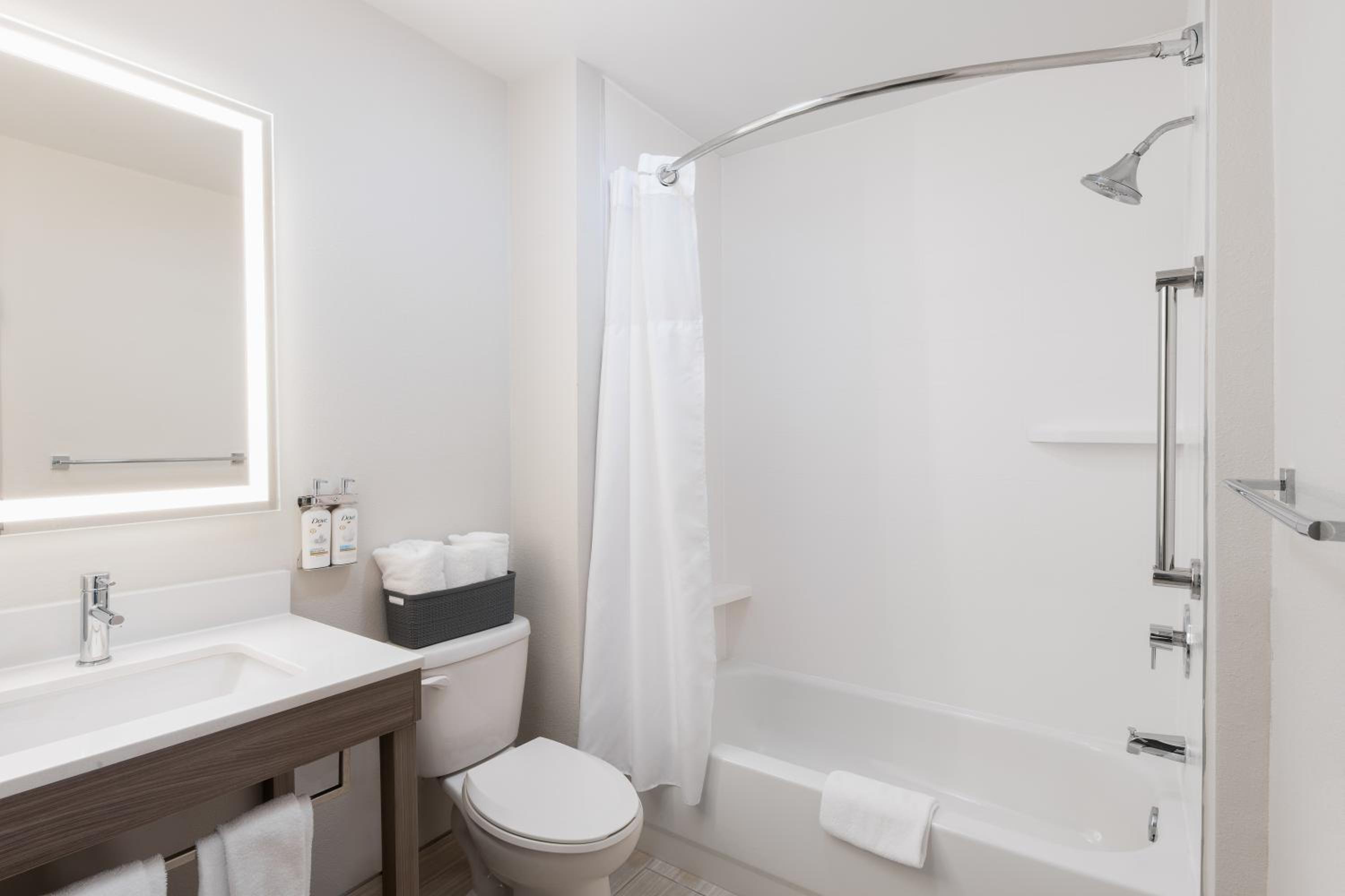 Standard King Room - Photo 5