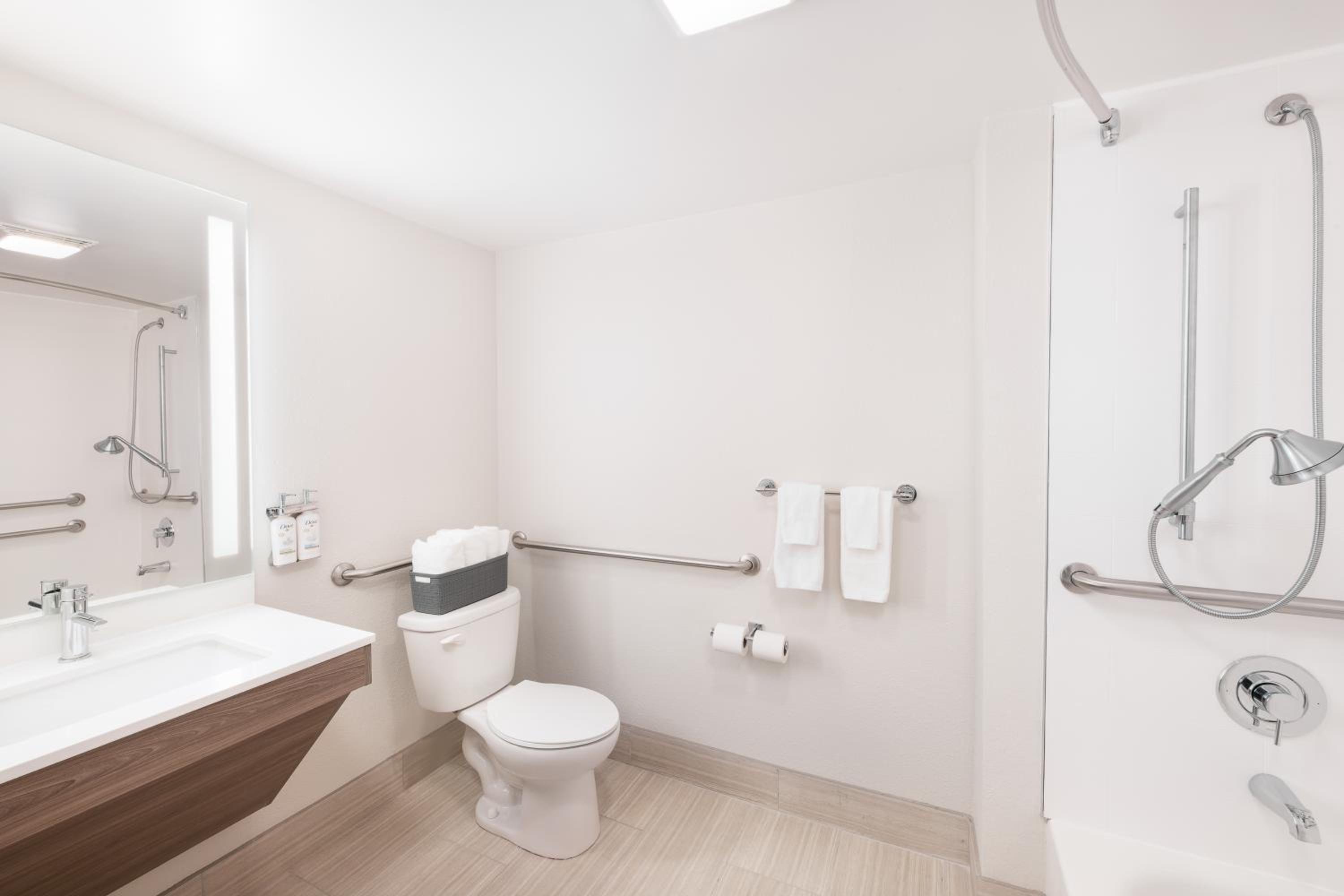 King Room - Hearing Accessible/Non-Smoking  - Photo 2