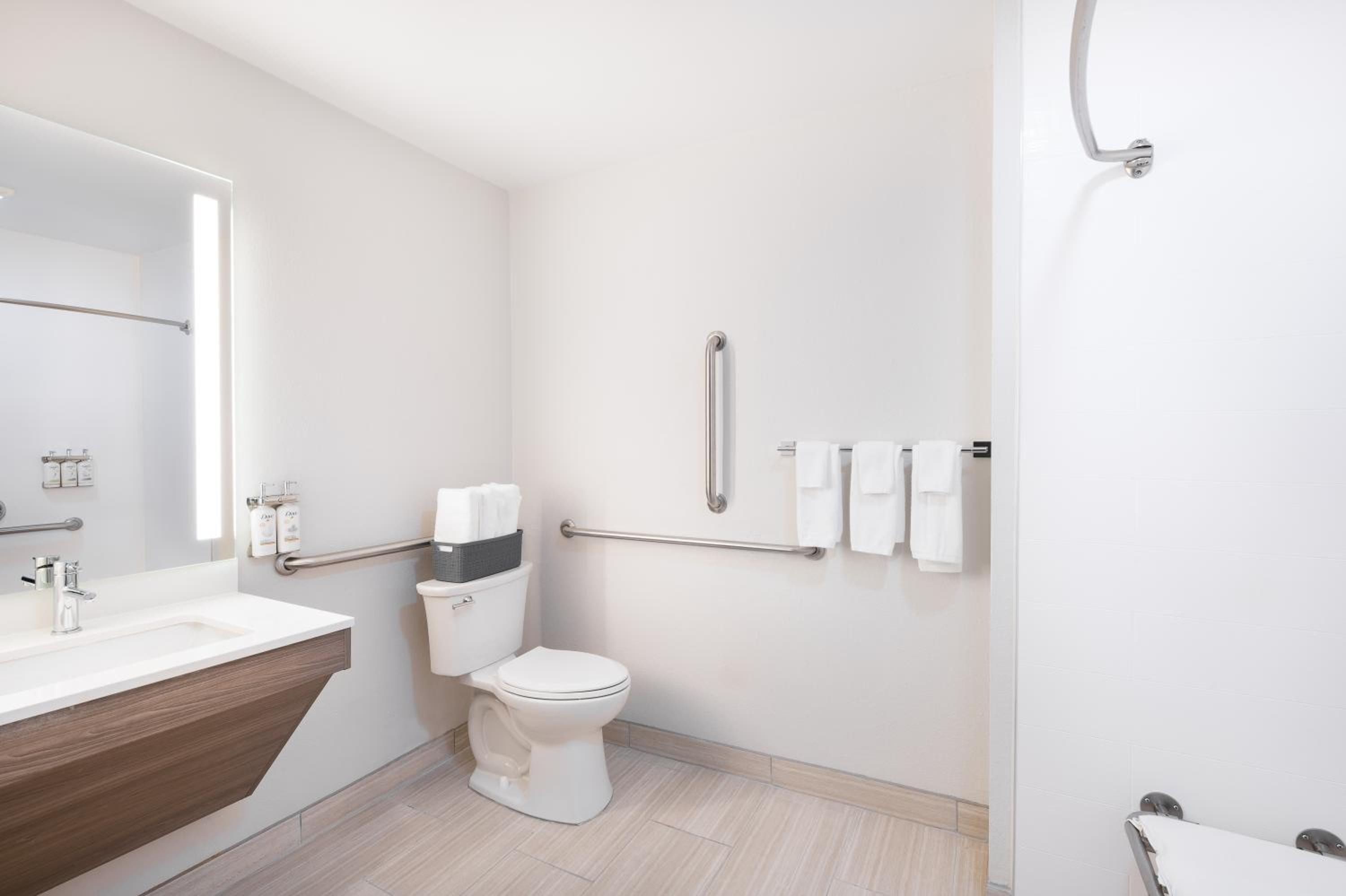 King Room - Hearing Accessible/Non-Smoking  - Photo 3