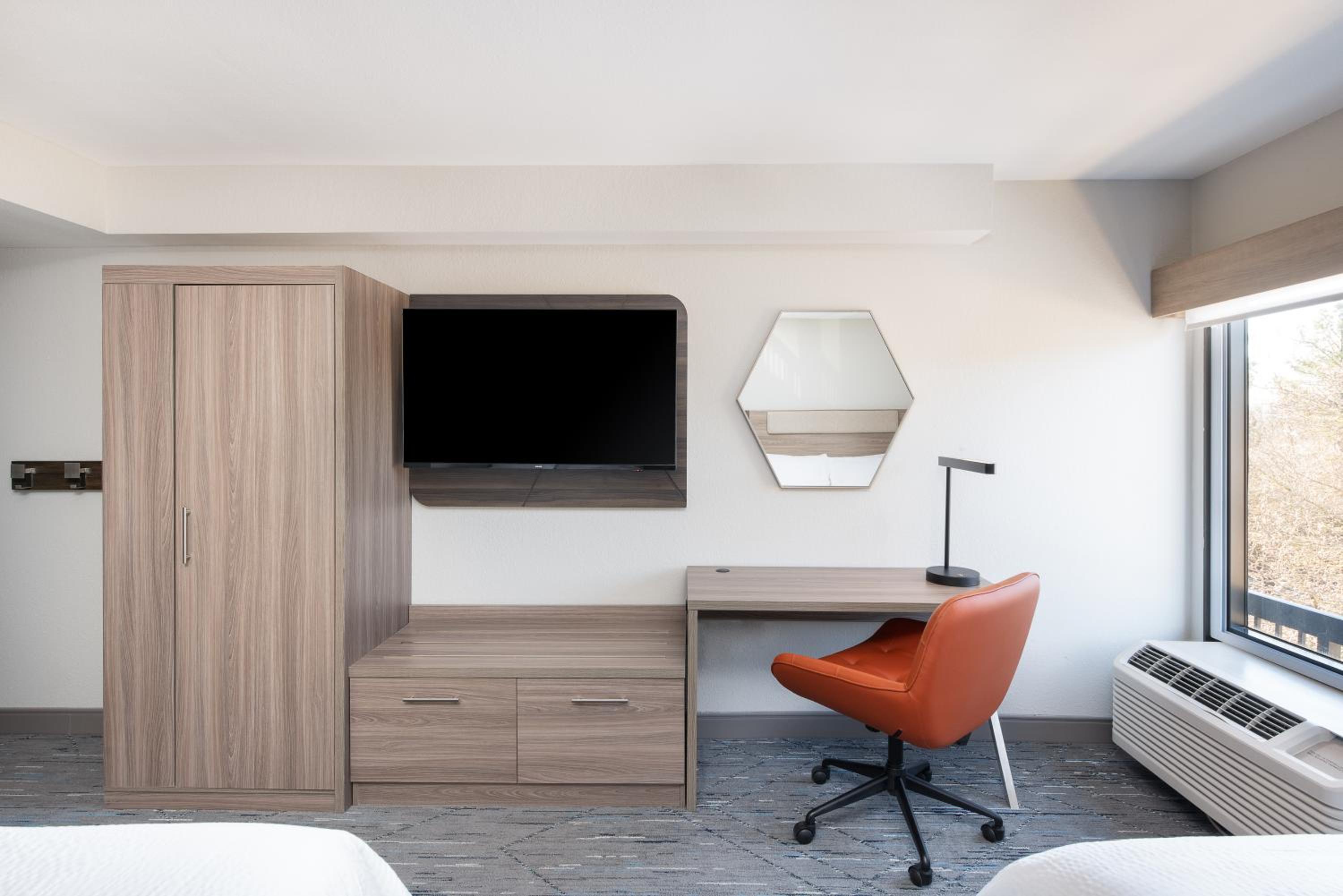 Standard Room with Two Queen Beds - Photo 1