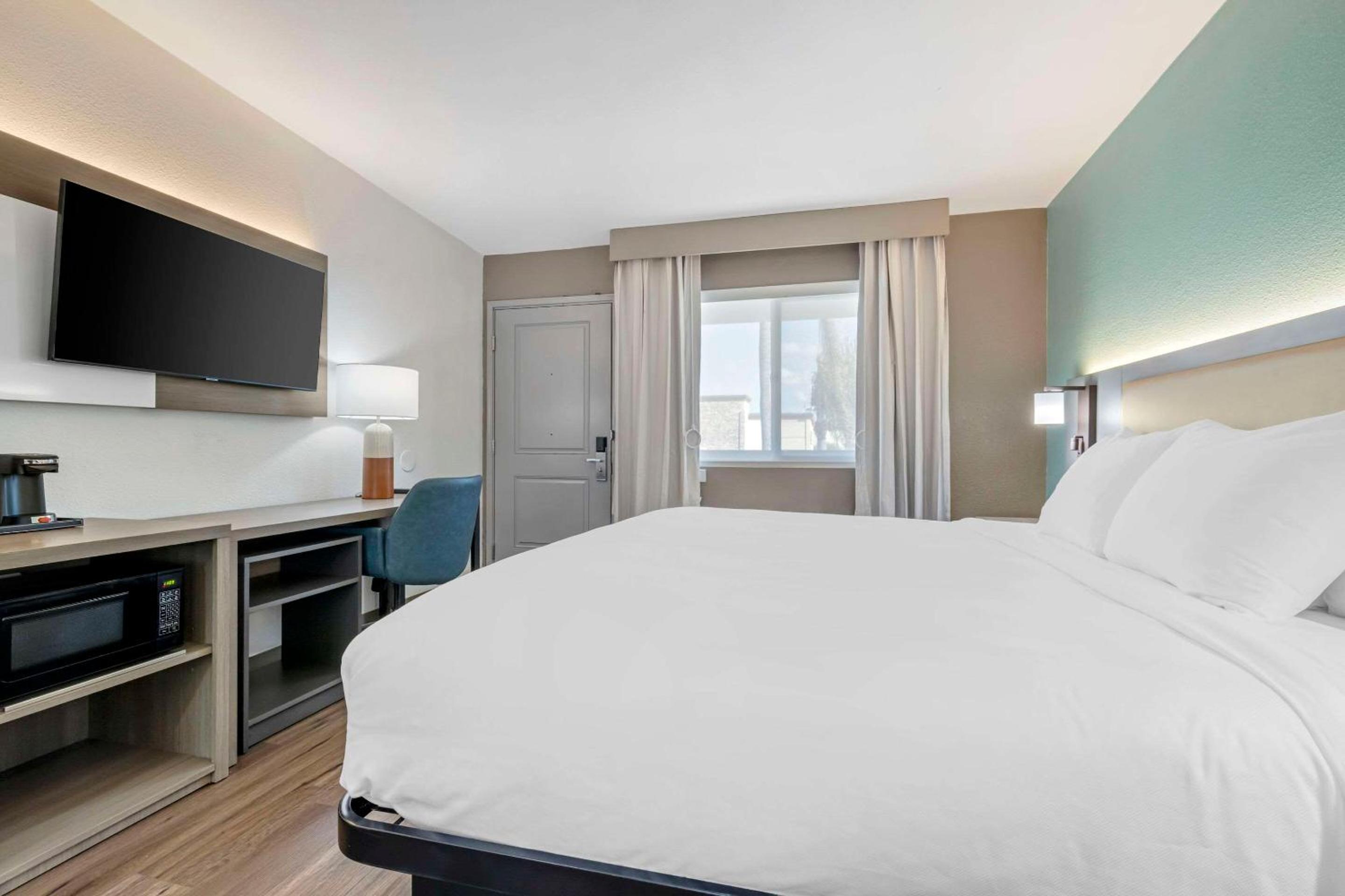 King Room Disability Access - Free Parking Breakfast Included - Photo 4