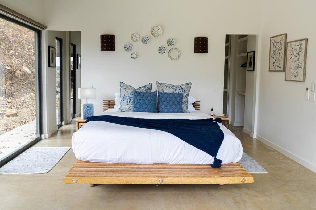 Three-Bedroom House photo 3