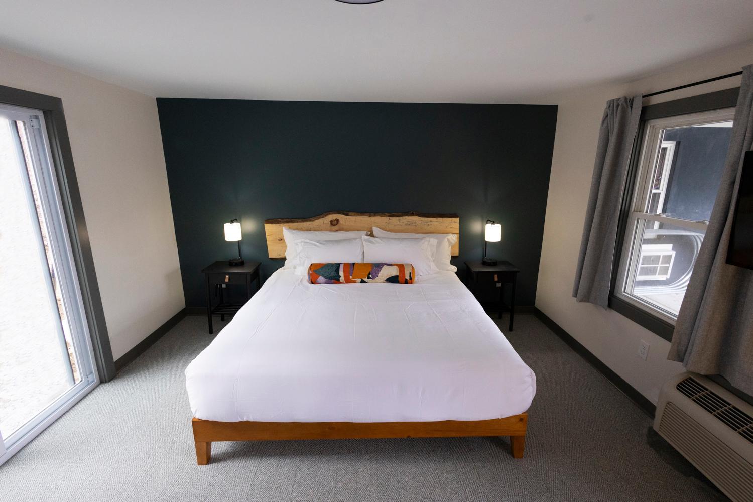 Deluxe King Room - Photo 3
