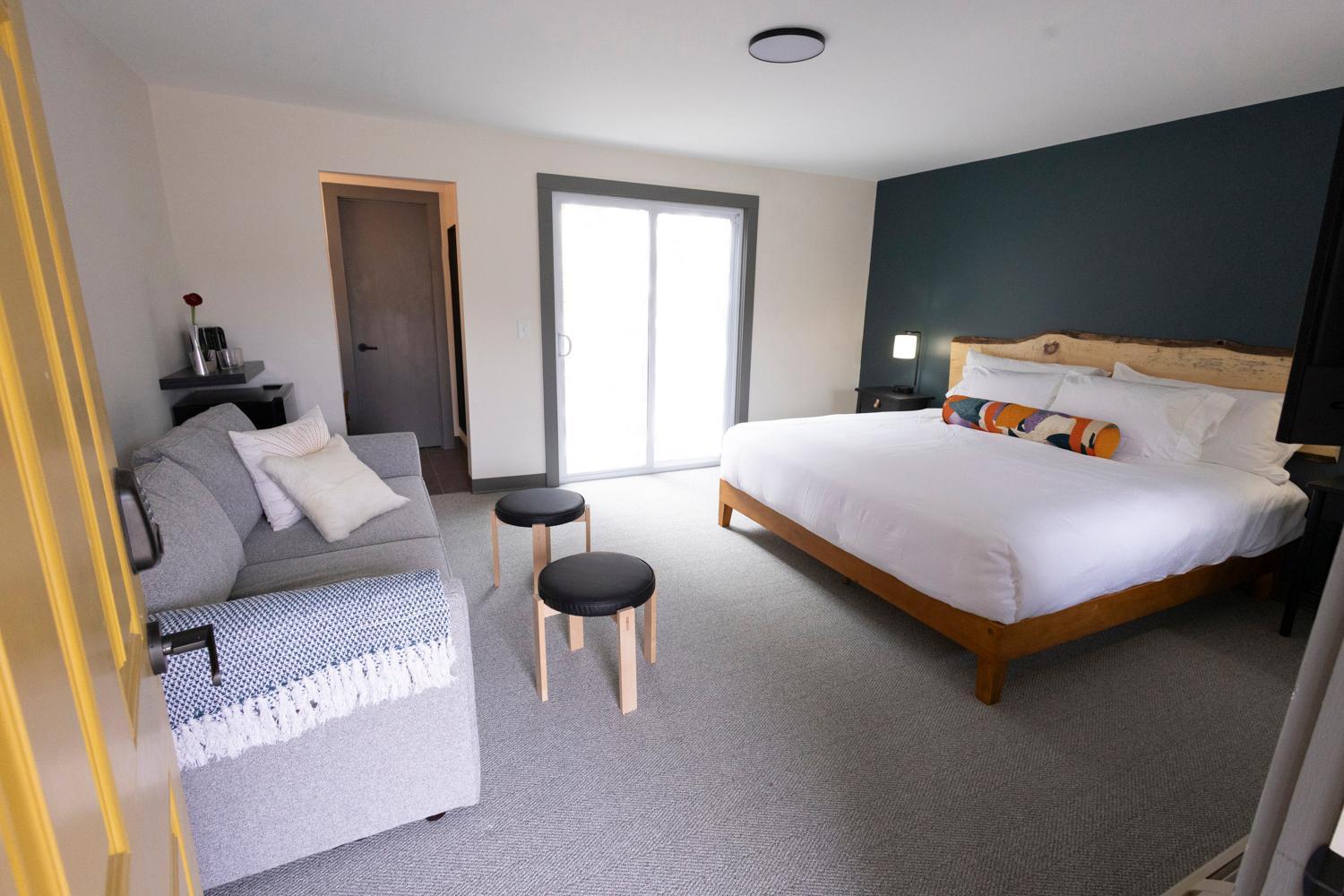 Deluxe King Room - Photo 1