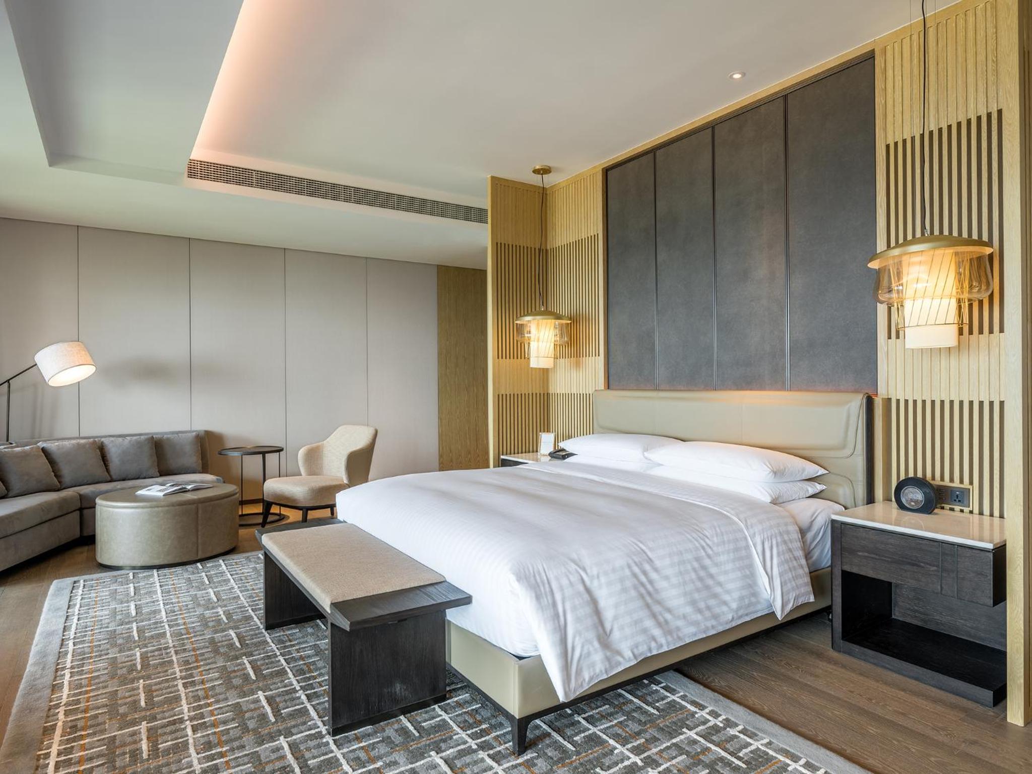 Presidential Suite, Executive level, Suite, 1 King, Sea view photo 1