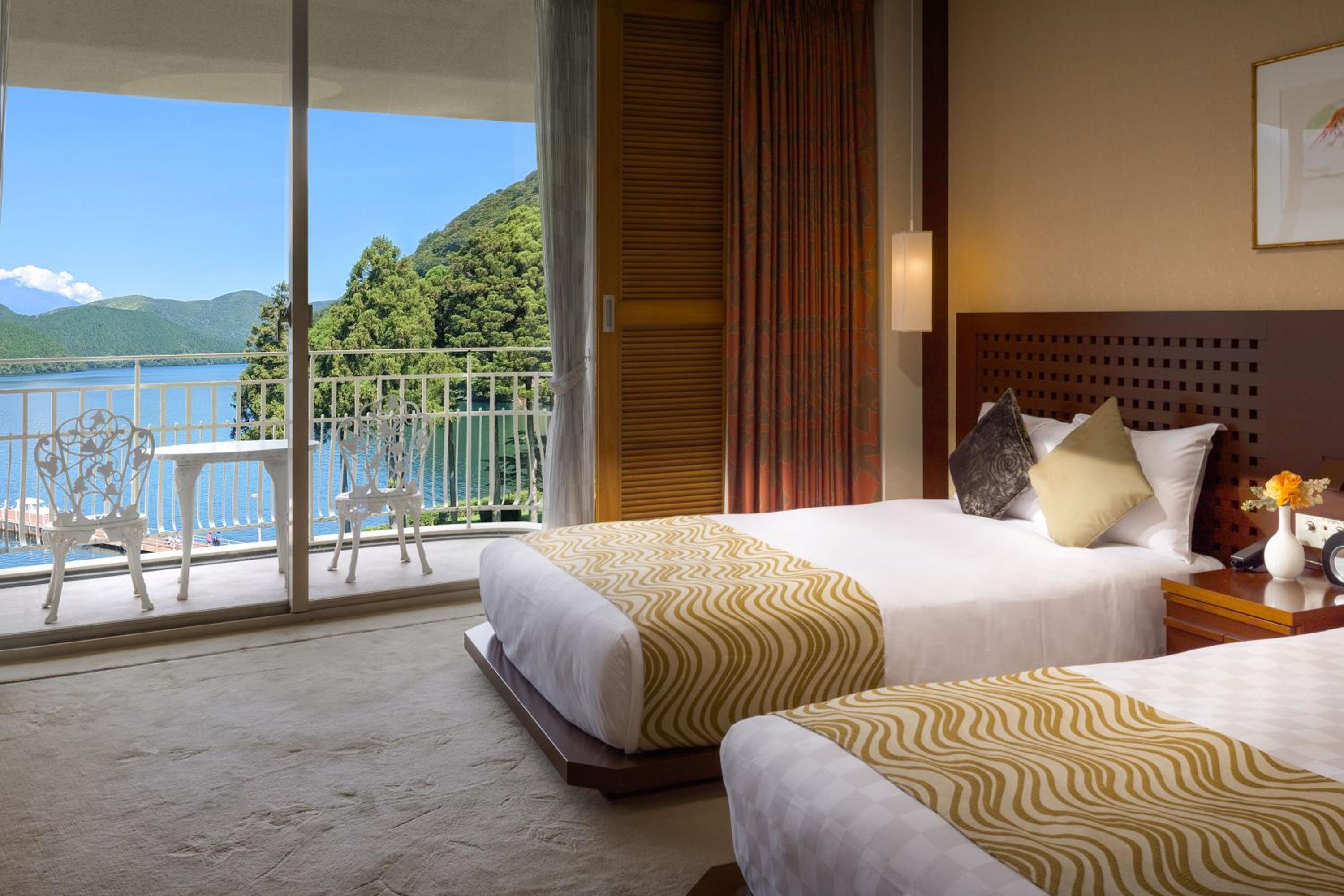 Twin Room with Lake View - Photo 4