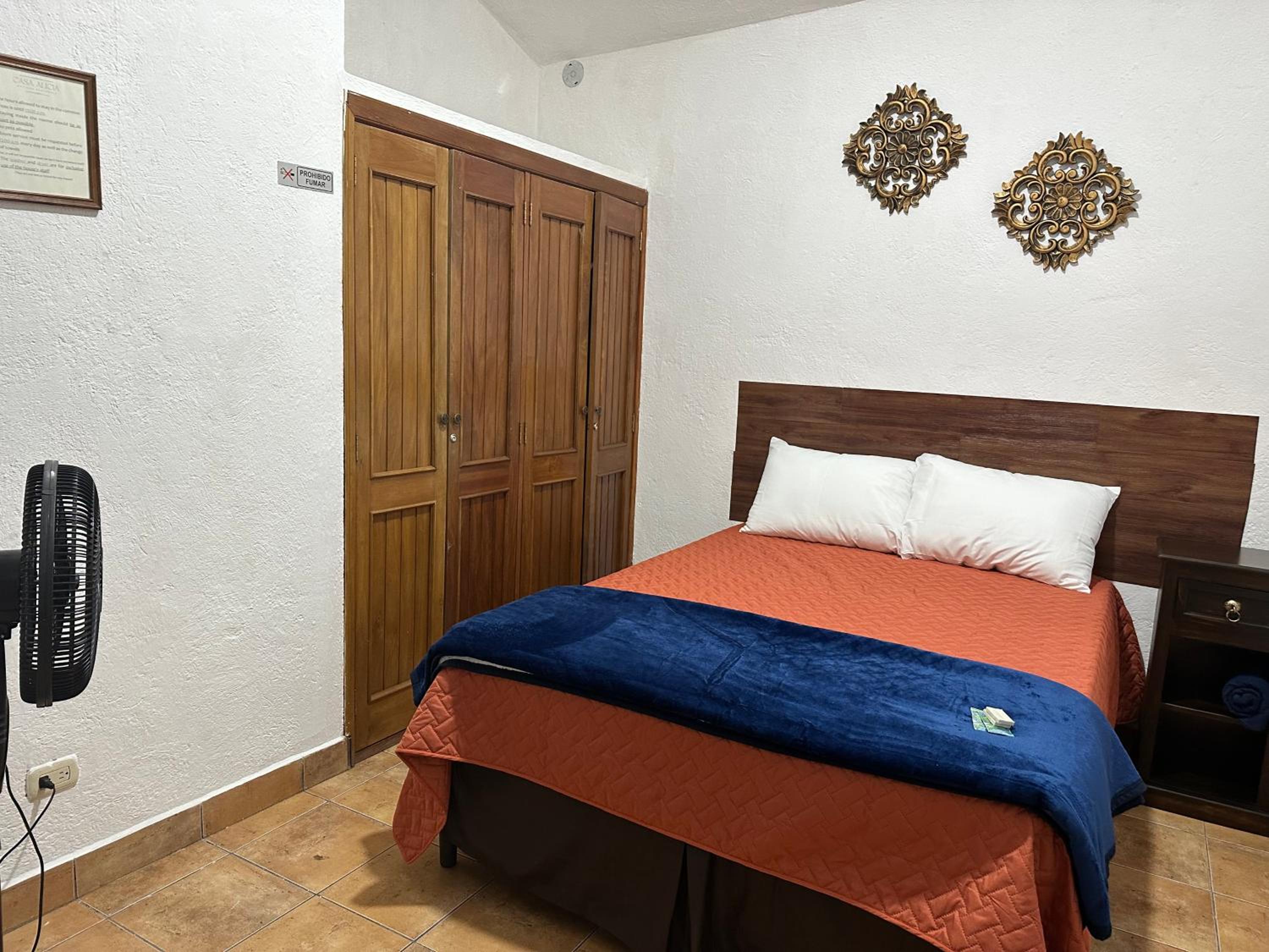 Double Room with Shared Bathroom photo 2