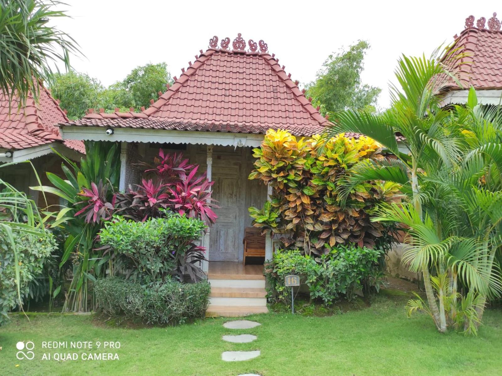 Bungalow with Garden View - Photo 2