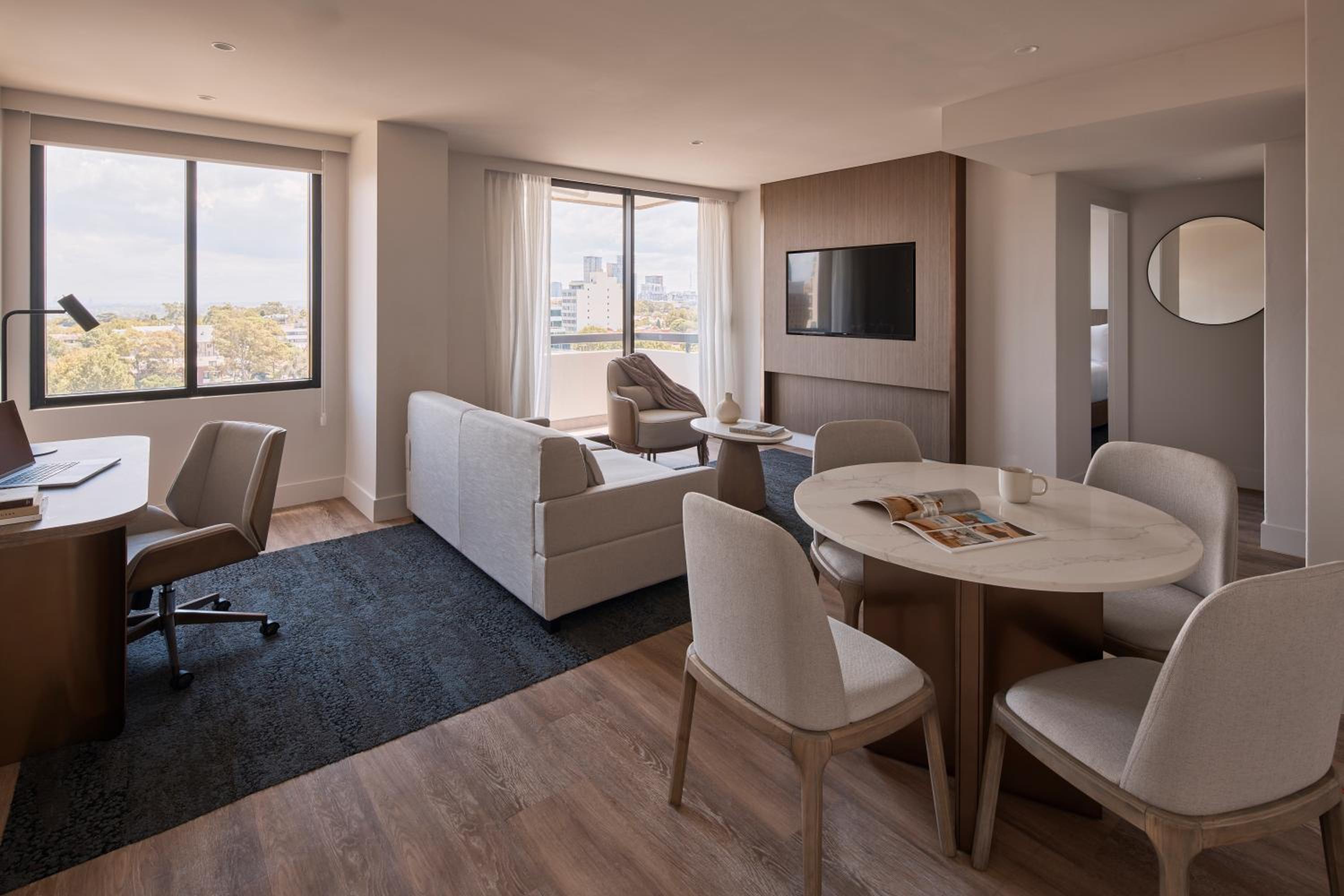 One-Bedroom King Suite thumbnail 6