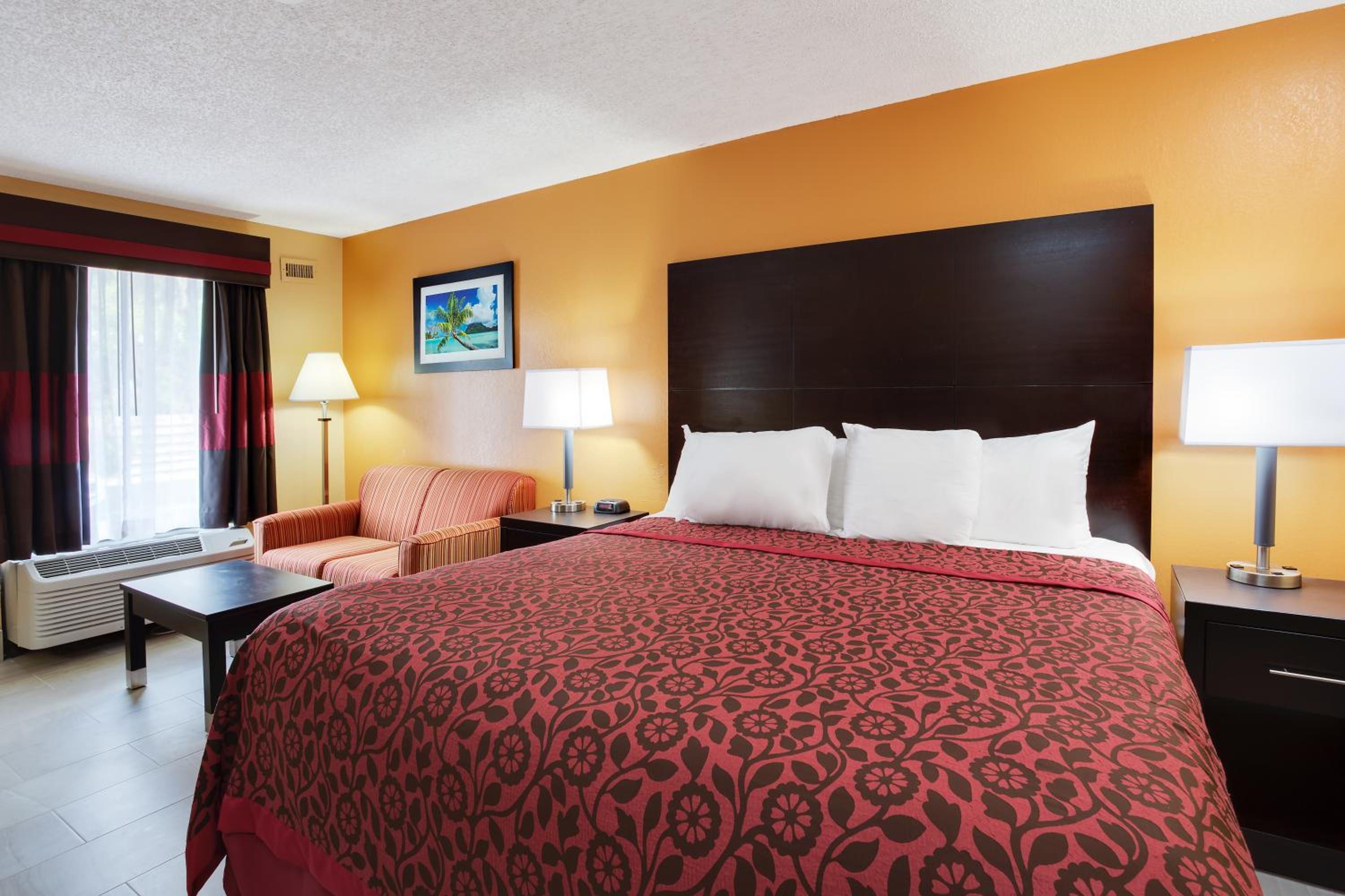 King Room - Non-Smoking - Photo 2