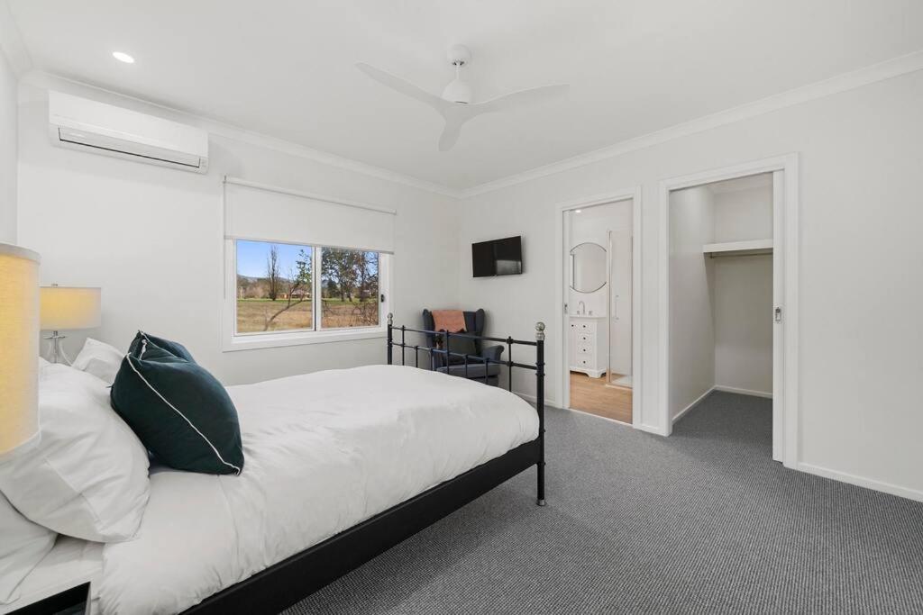Three-Bedroom House photo 1