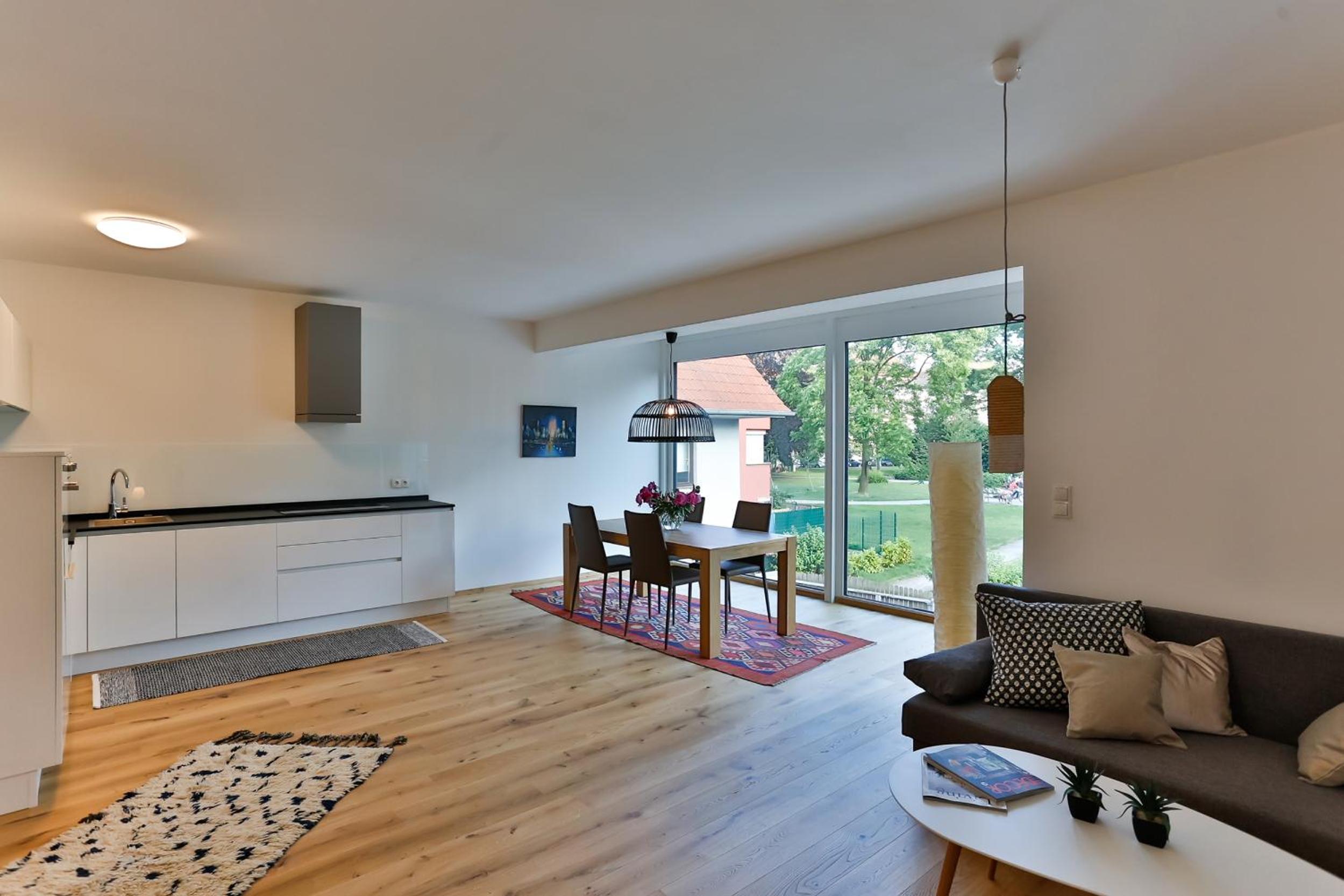 Apartment with Balcony and Air-Conditioning - 4 photo 2