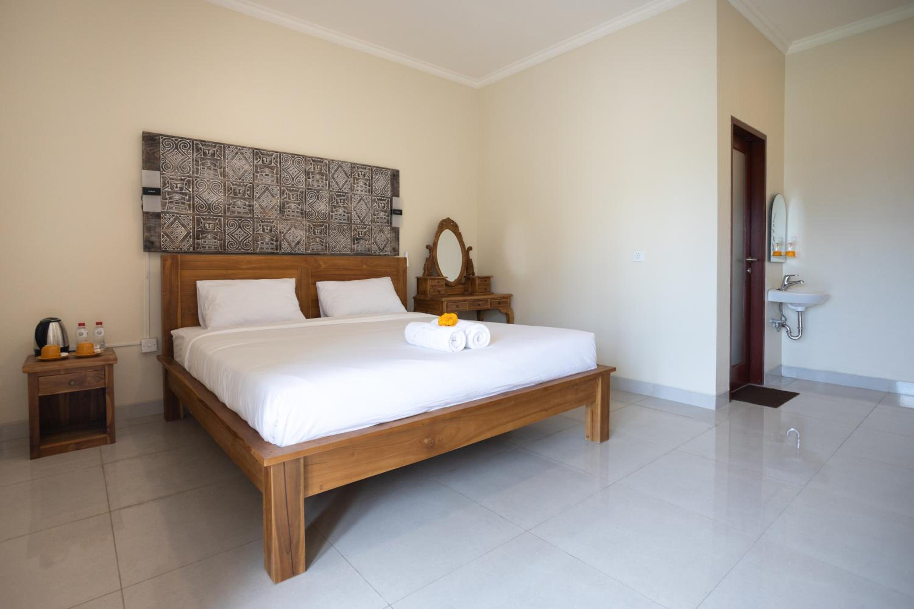 Deluxe Double Room with Balcony - Photo 24
