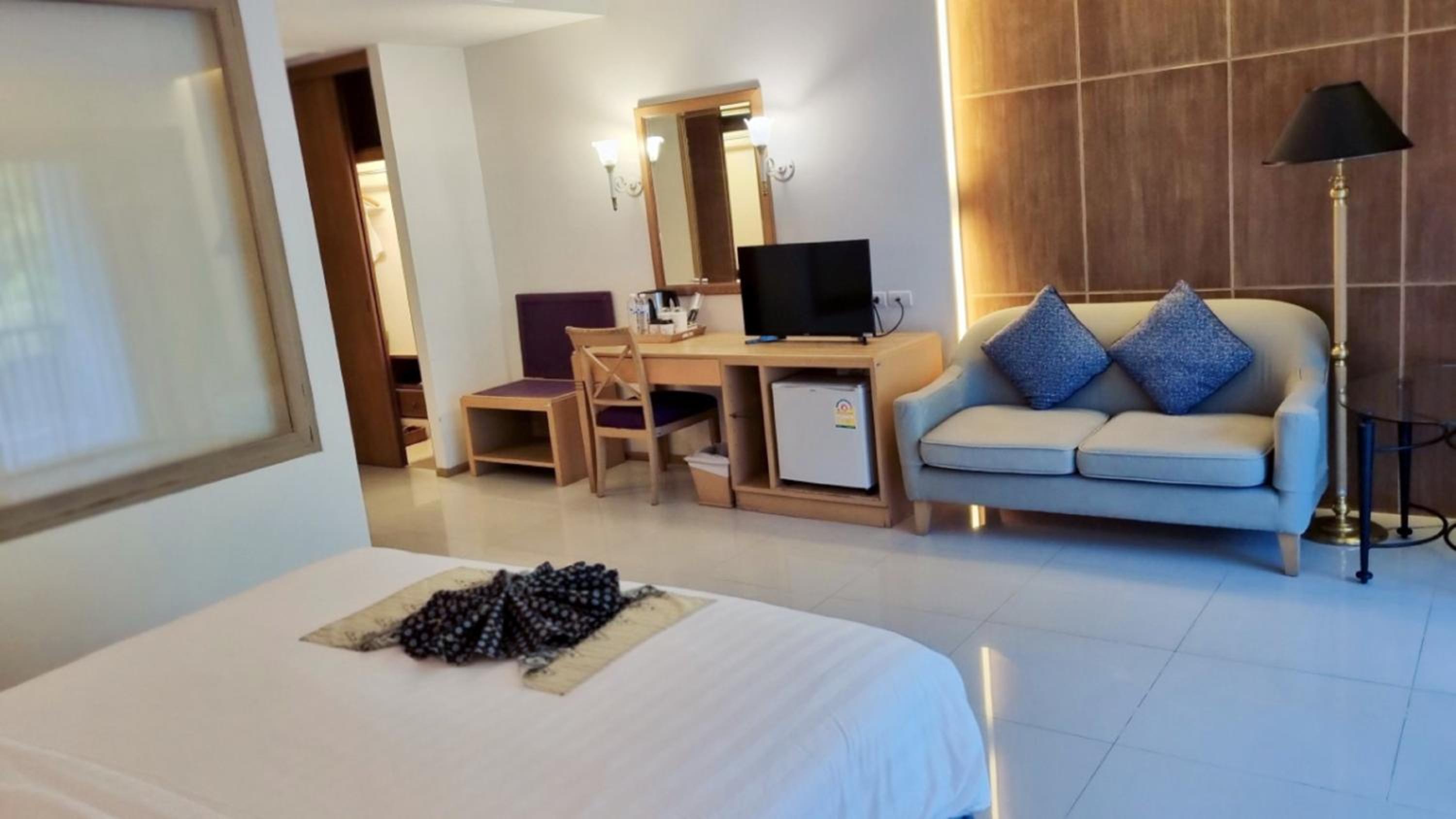 Deluxe Double or Twin Room - Photo 5
