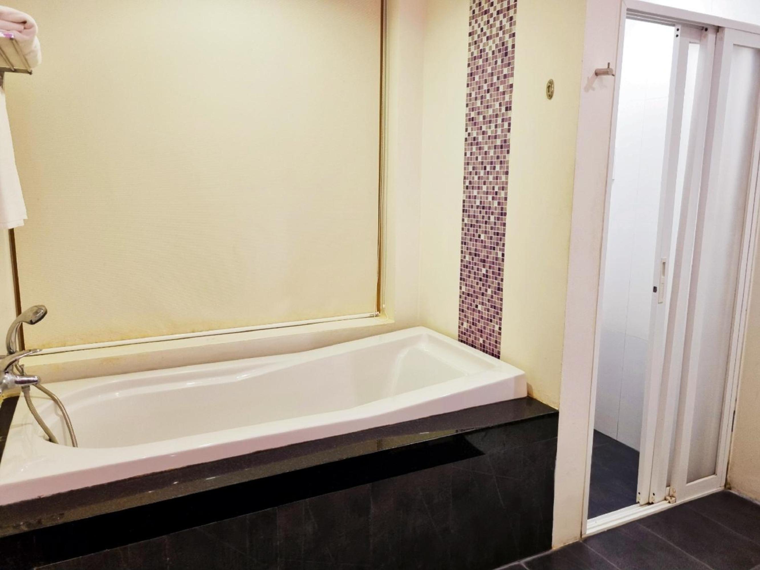 Deluxe Double or Twin Room - Photo 2
