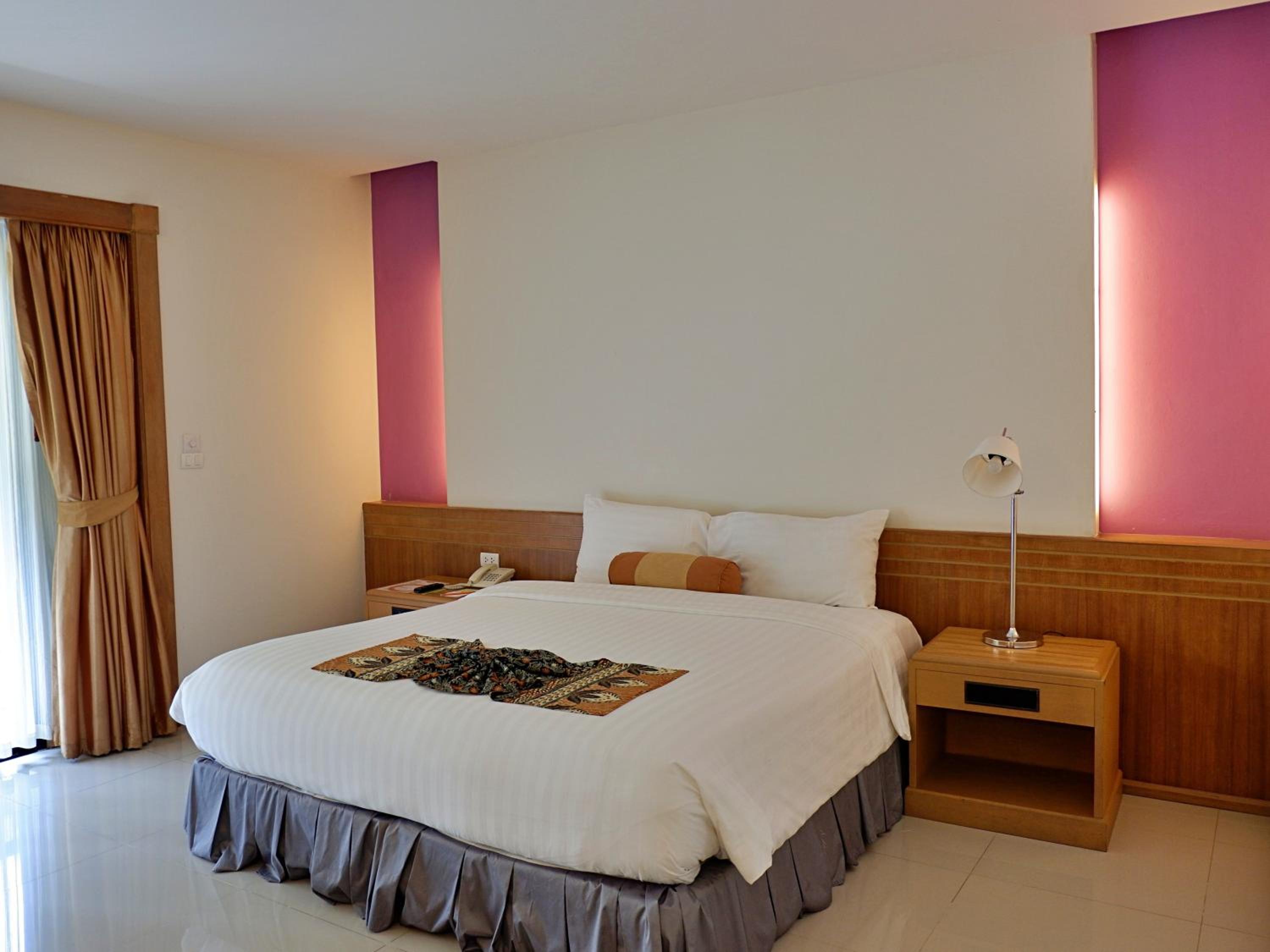 Deluxe Double or Twin Room - Photo 7