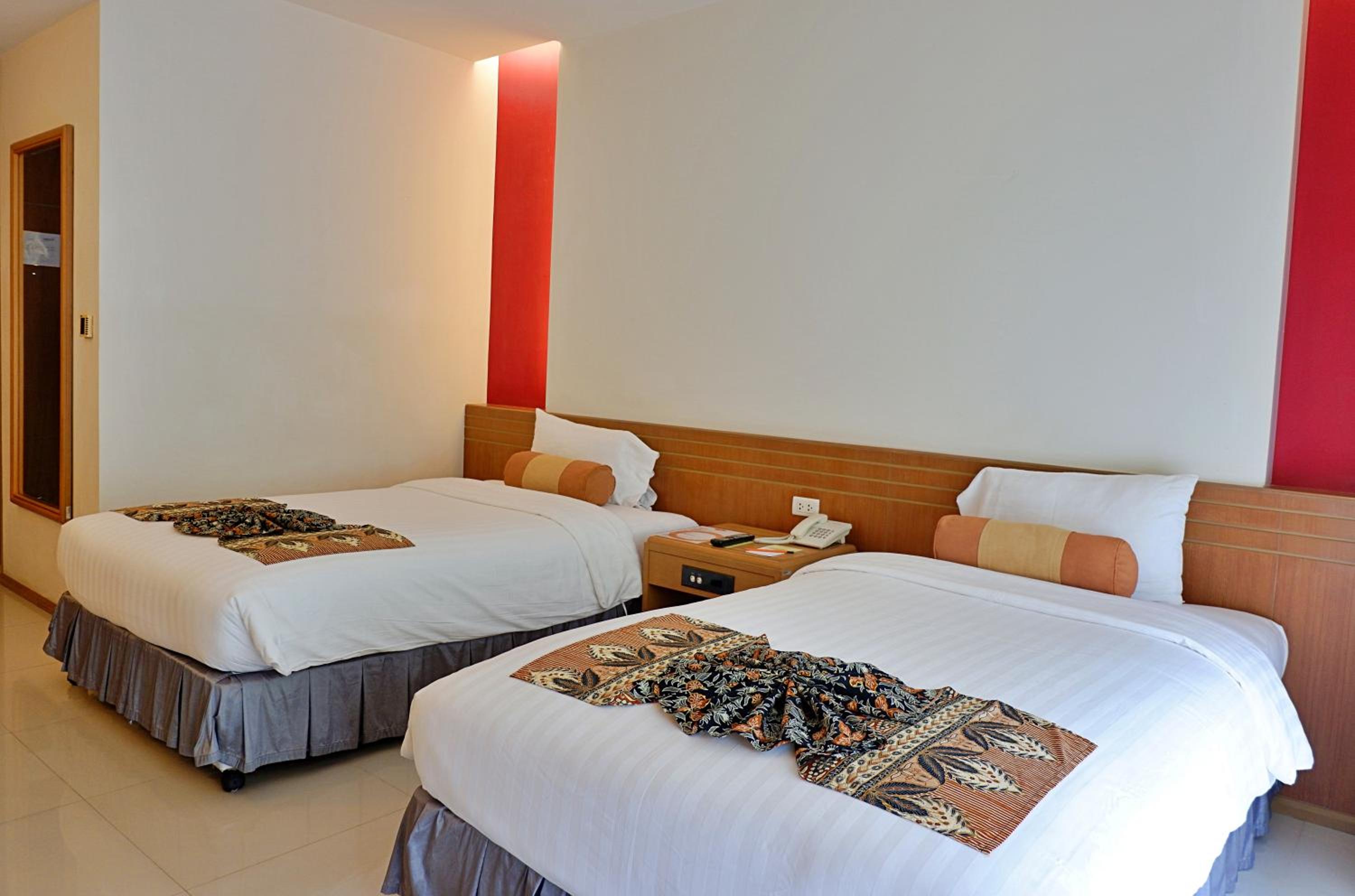 Deluxe Double or Twin Room - Photo 8