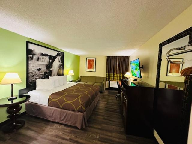 King Room - Non-Smoking - Photo 1