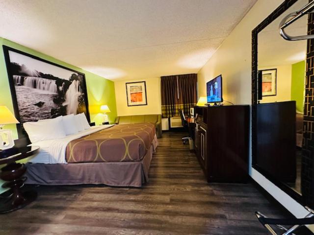 King Room - Non-Smoking - Photo 5