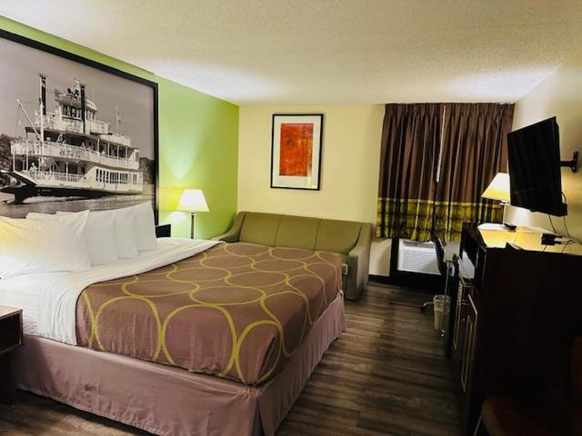 King Room - Non-Smoking - Photo 6