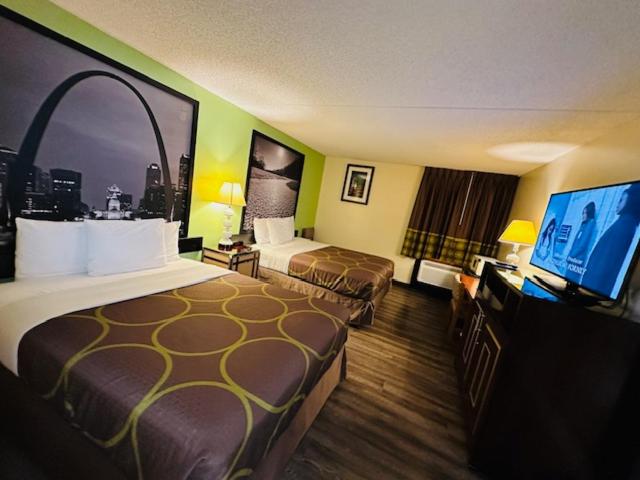 Queen Room with Two Queen Beds - Non-Smoking - Photo 3