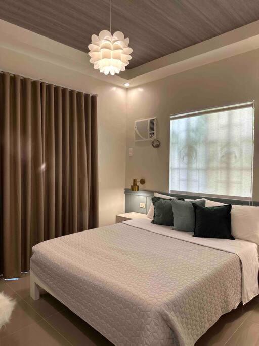 Three-Bedroom House photo 2