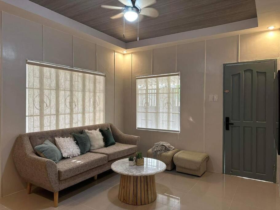 Three-Bedroom House photo 3