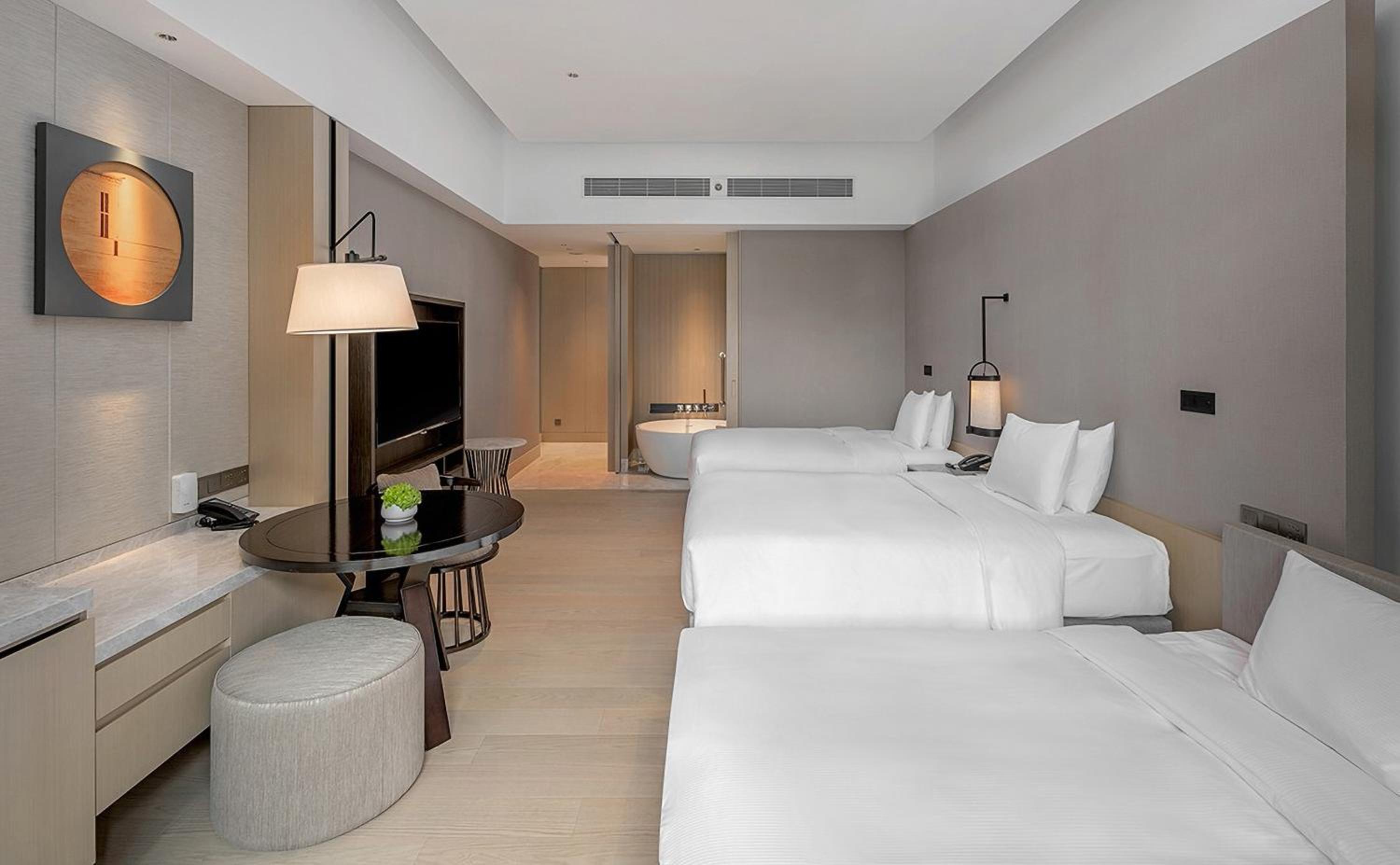 Deluxe Family Twin Room with Garden View - Photo 6
