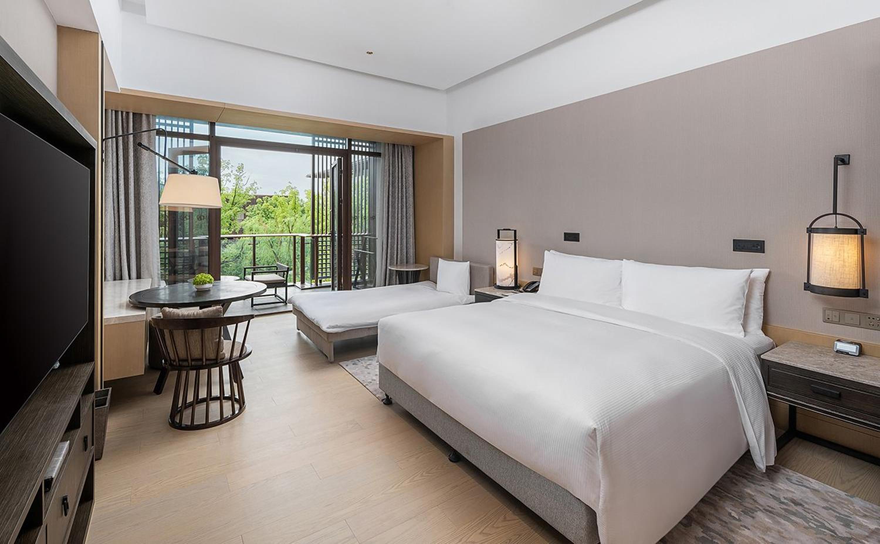 Deluxe Family King Room