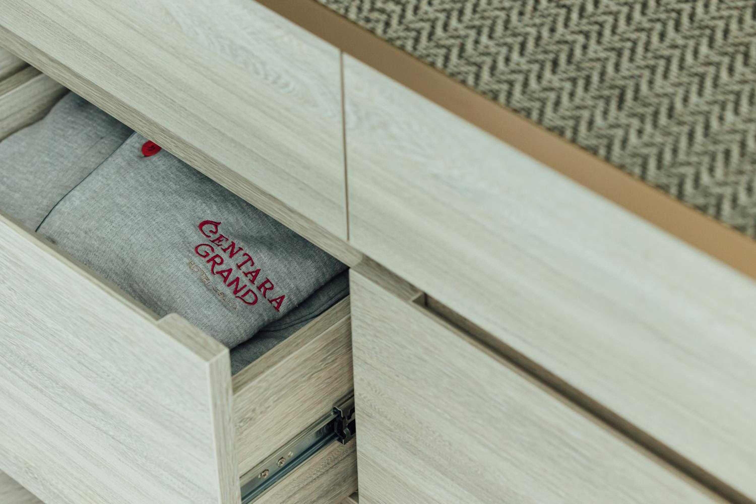 Deluxe King Room - Standard Floor - Photo 12
