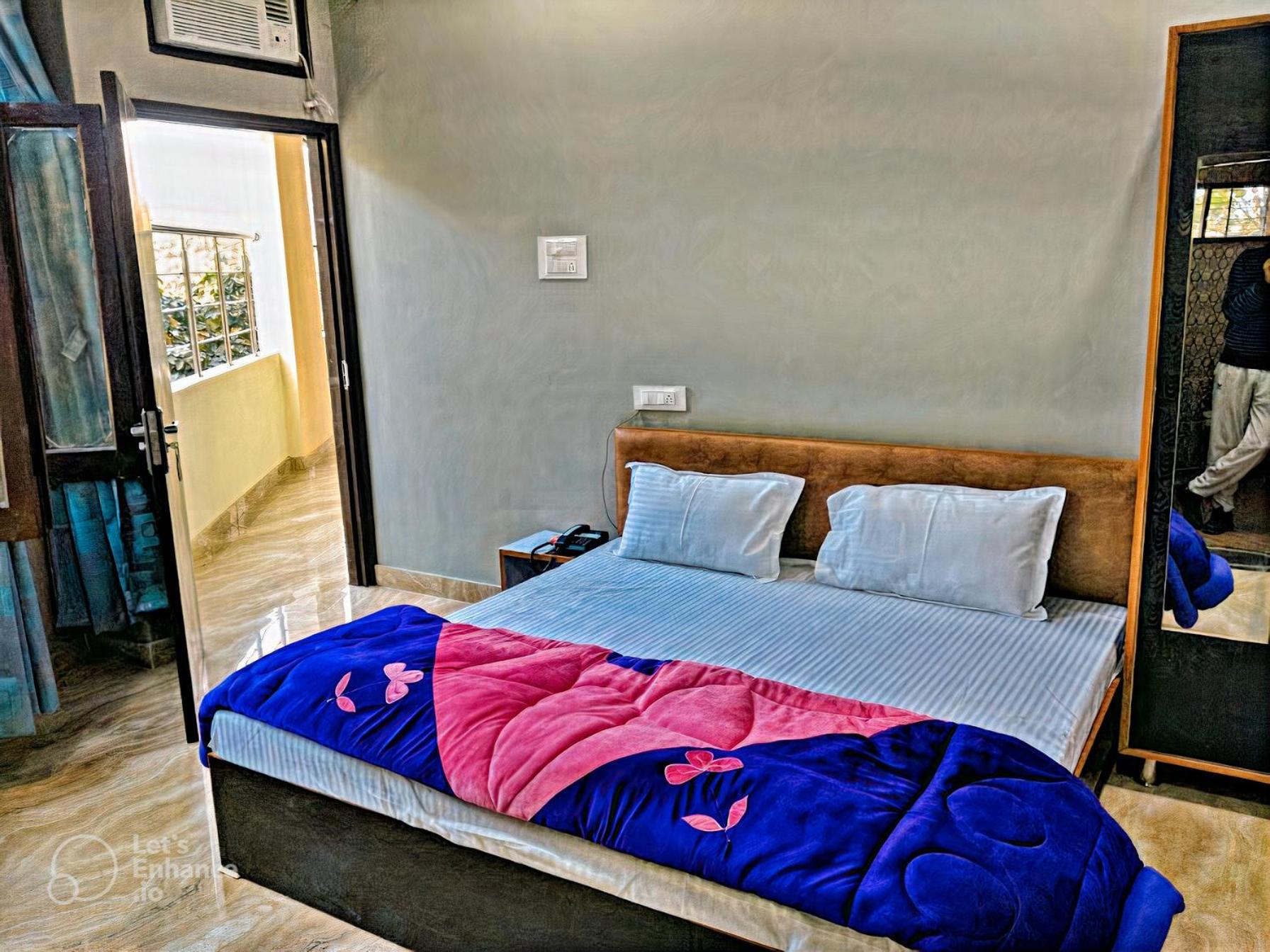 Deluxe Double Room (2 Adults + 1 Child) photo 3
