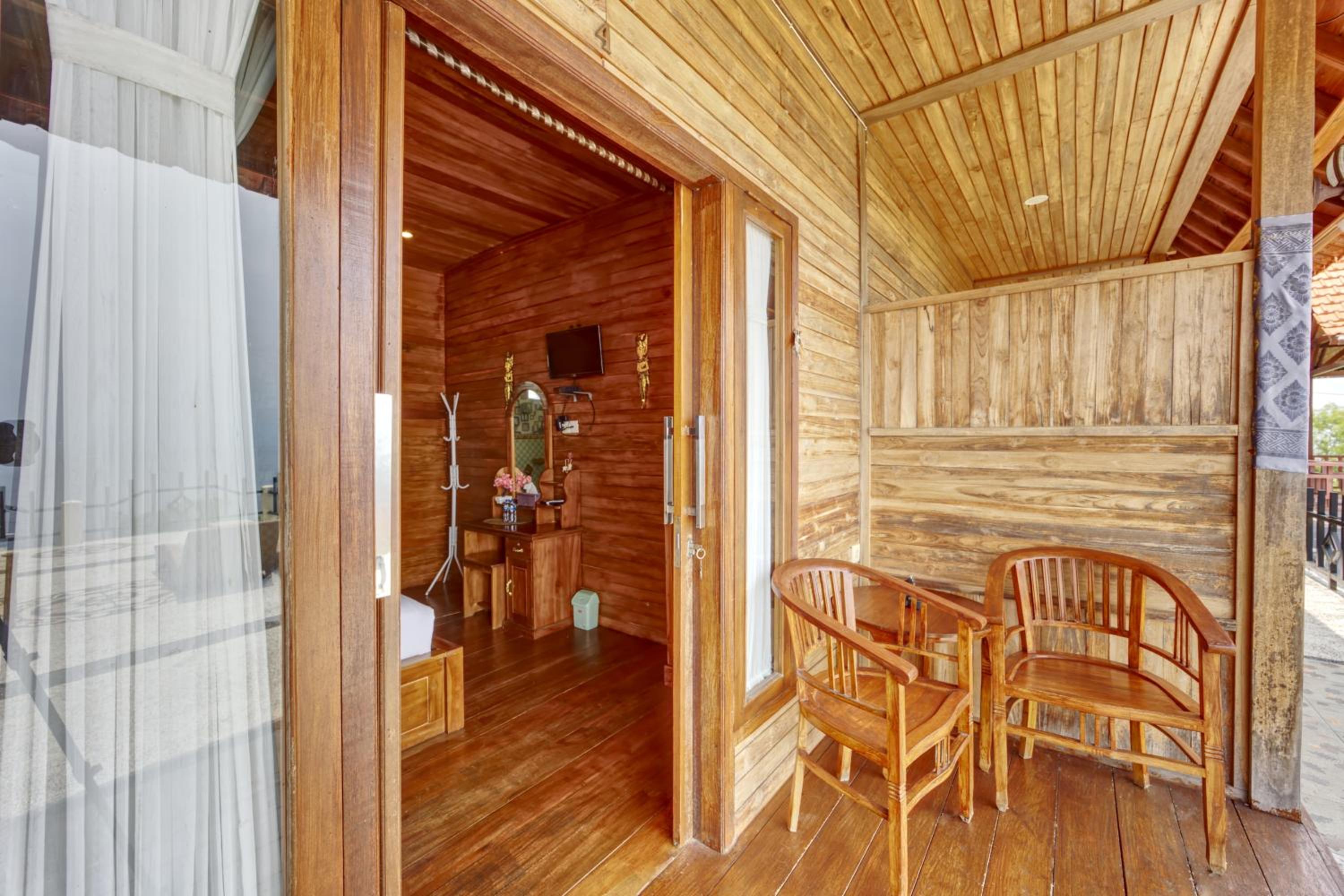Deluxe Double Room with Balcony and Sea View - Photo 9