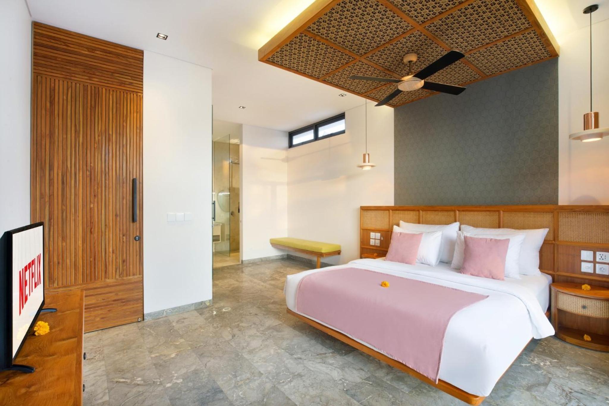 Three Bedroom Villa with Private Pool & Waterslide - Photo 9