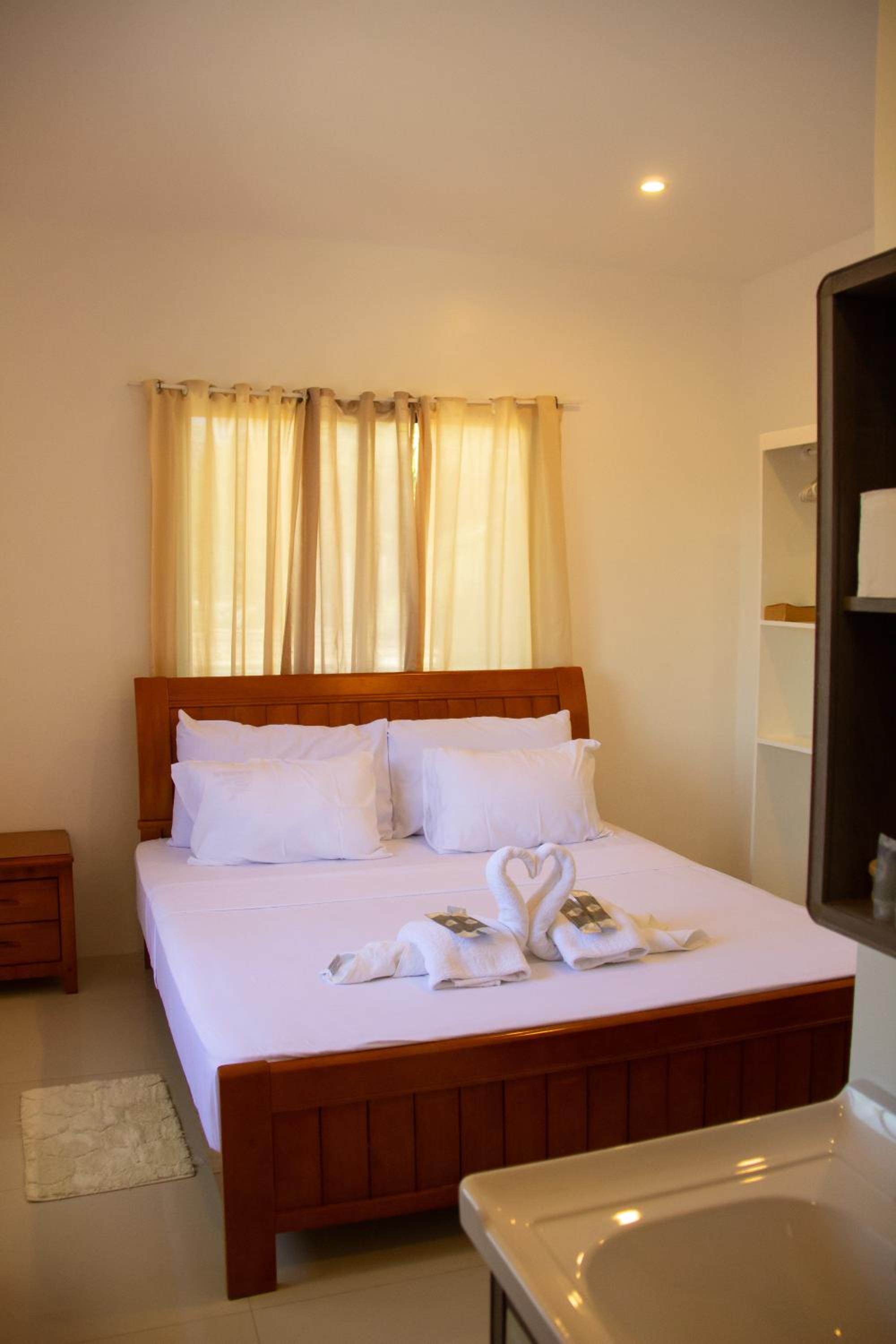Deluxe Room - Photo 2